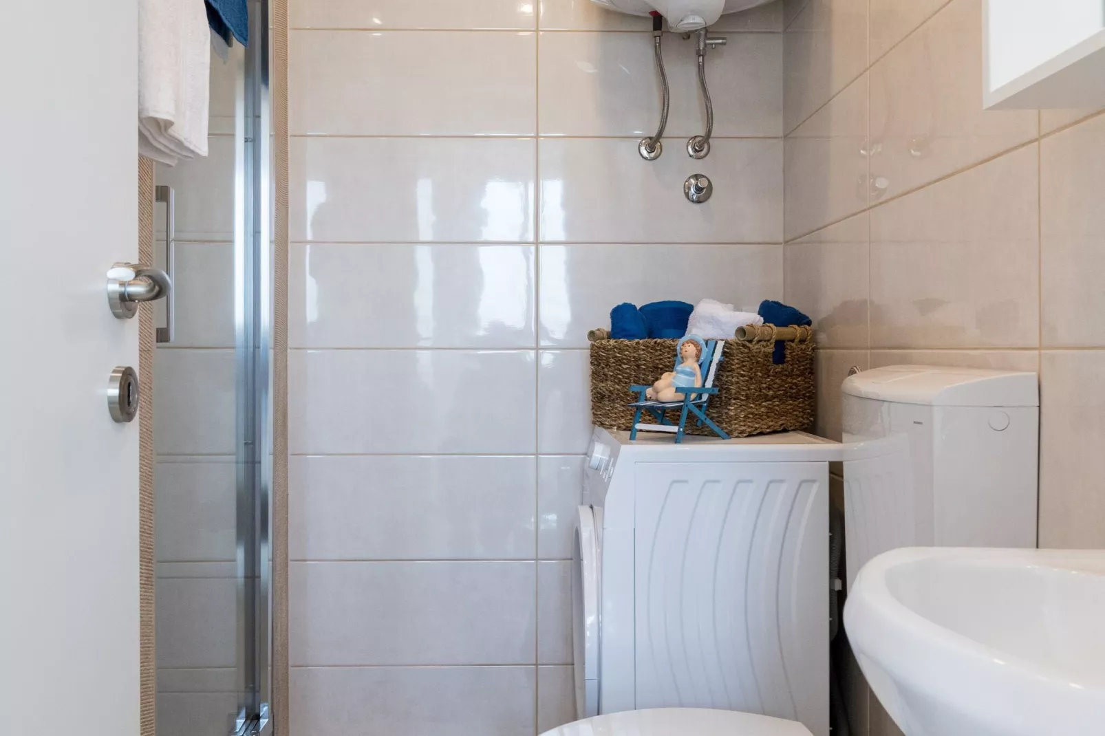 Apartment Semi - One Bedroom Apartment with Terrace and Sea View-Bathroom