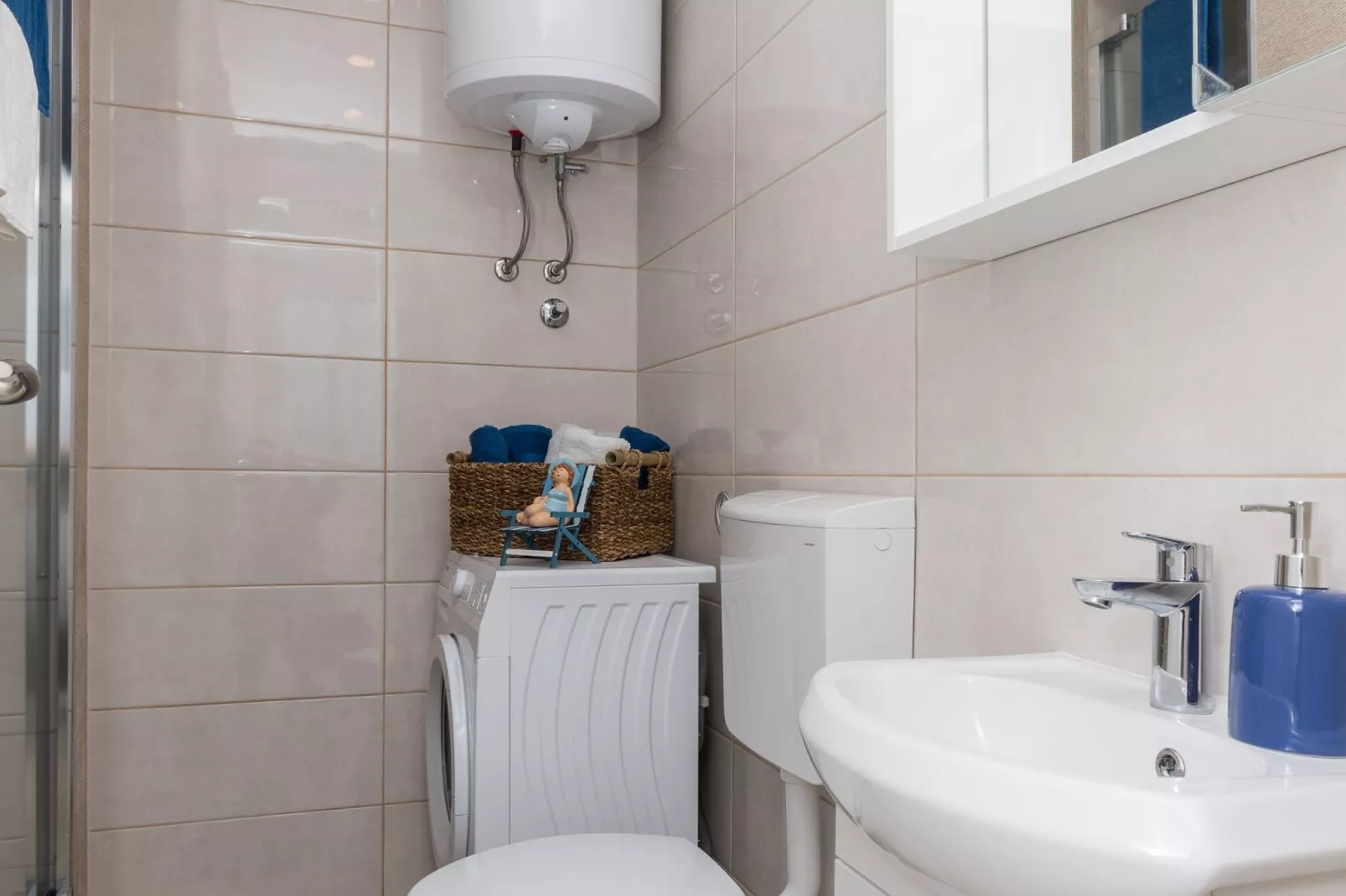 Apartment Semi - One Bedroom Apartment with Terrace and Sea View-Bathroom