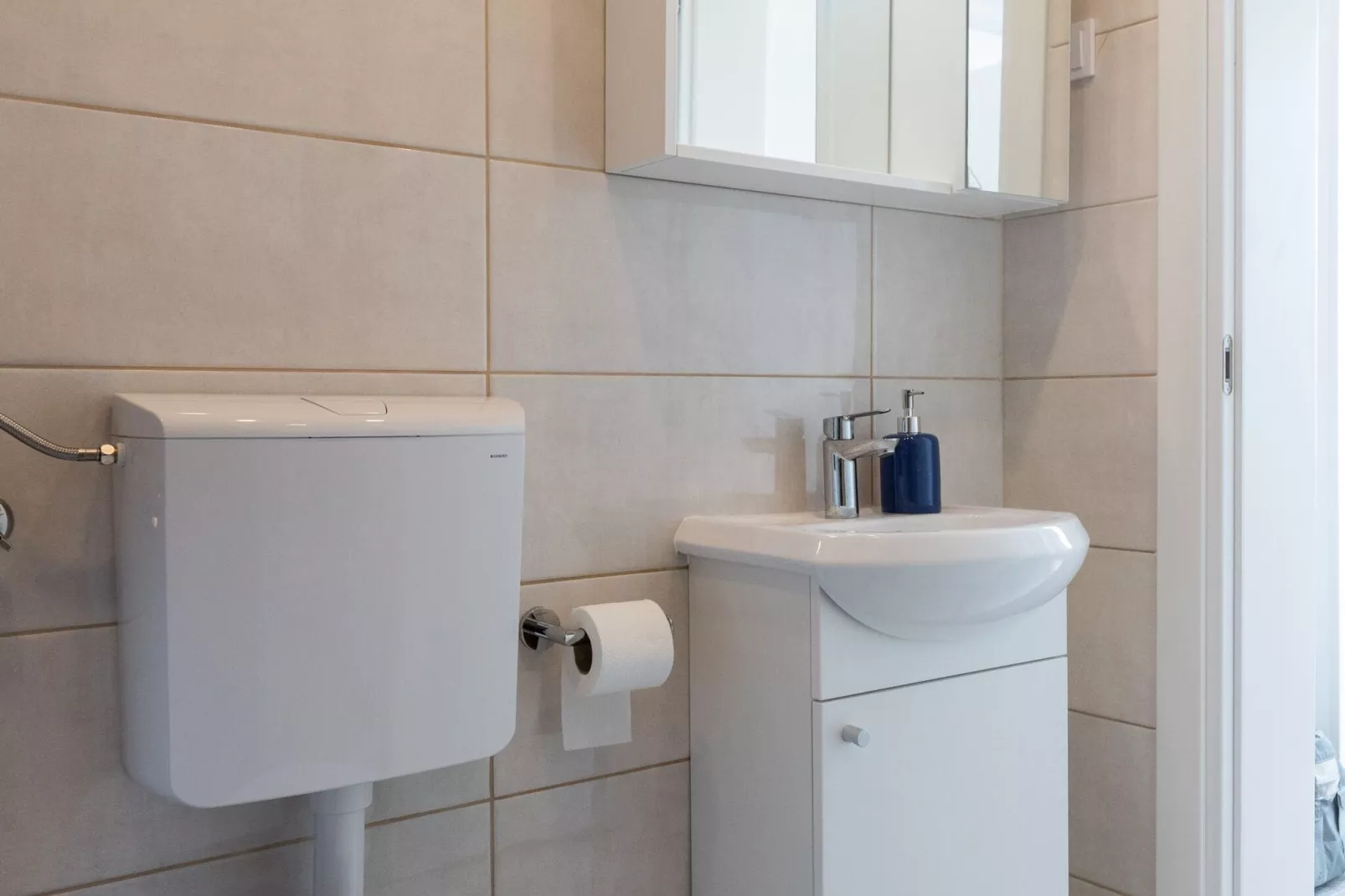 Apartment Semi - One Bedroom Apartment with Terrace and Sea View-Bathroom