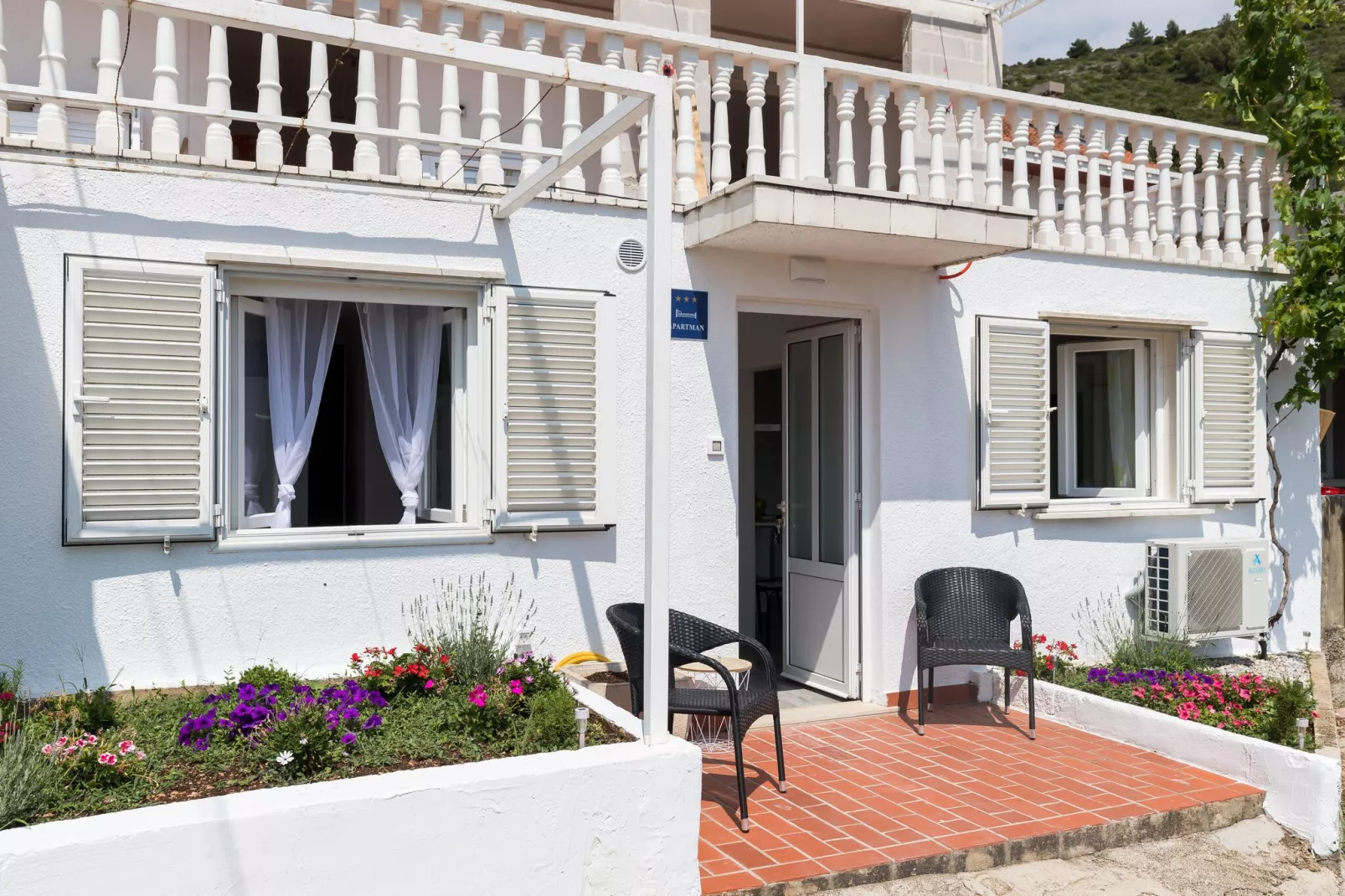 Apartment Semi - One Bedroom Apartment with Terrace and Sea View-Outdoor