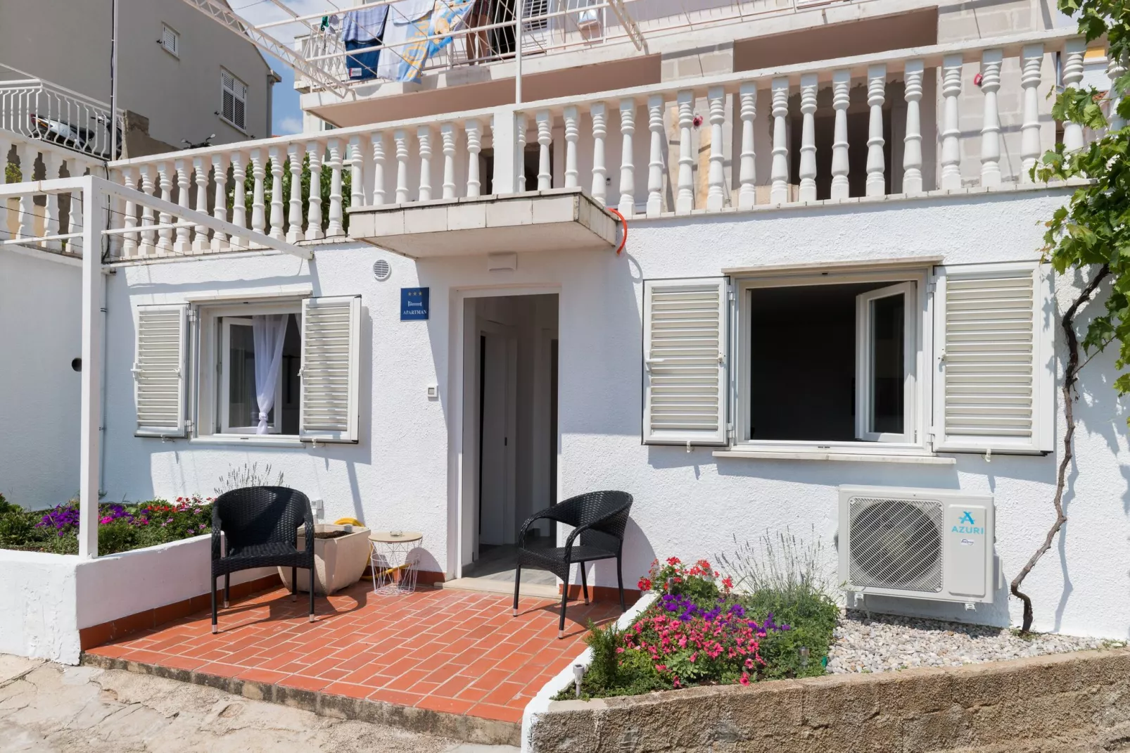Apartment Semi - One Bedroom Apartment with Terrace and Sea View-Outdoor