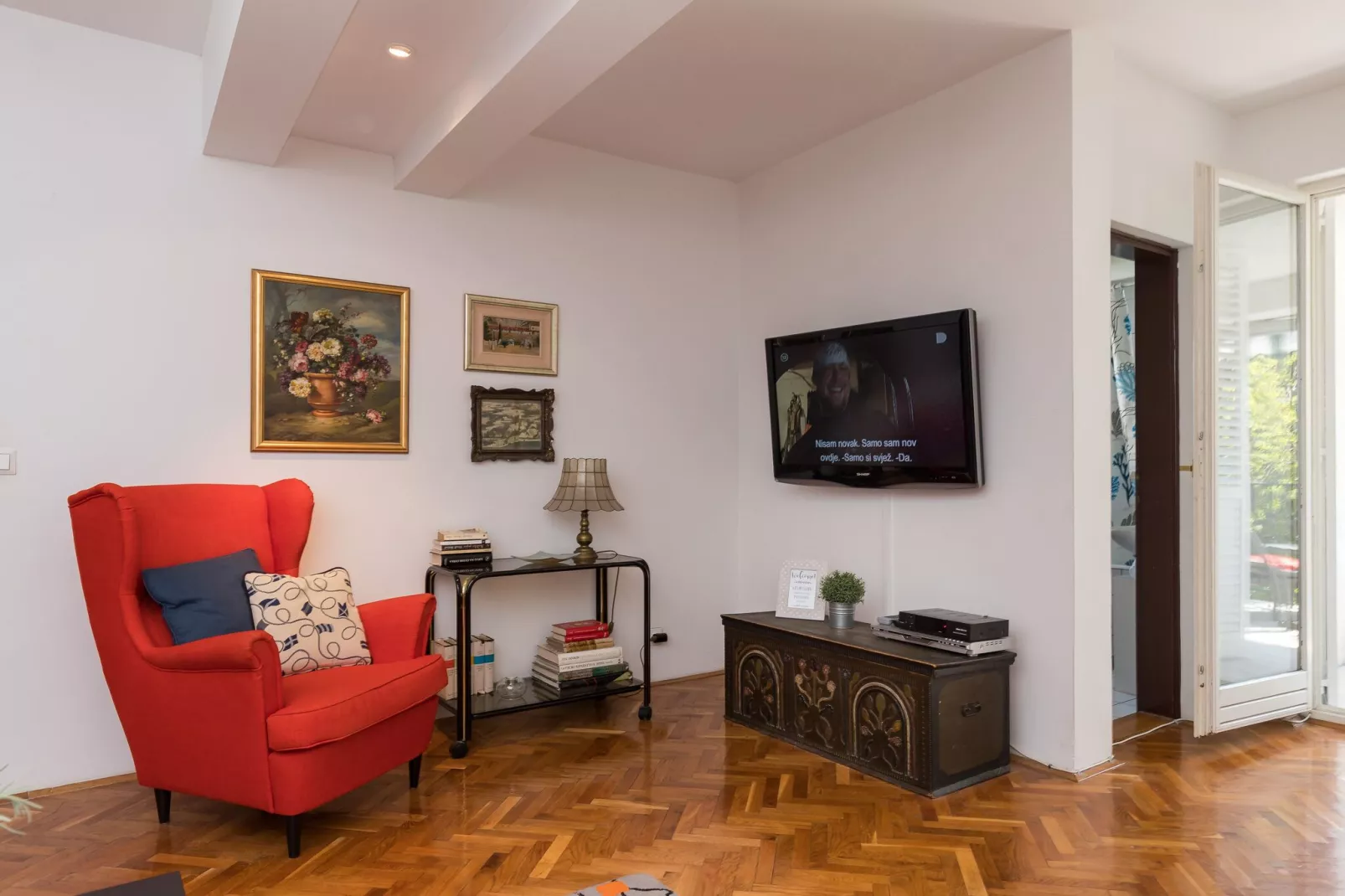 Apartment Dubo - One Bedroom Apartment with Balcony-Living room