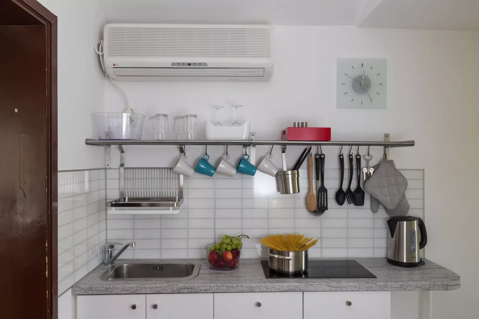 Apartment Dubo - One Bedroom Apartment with Balcony-Kitchen