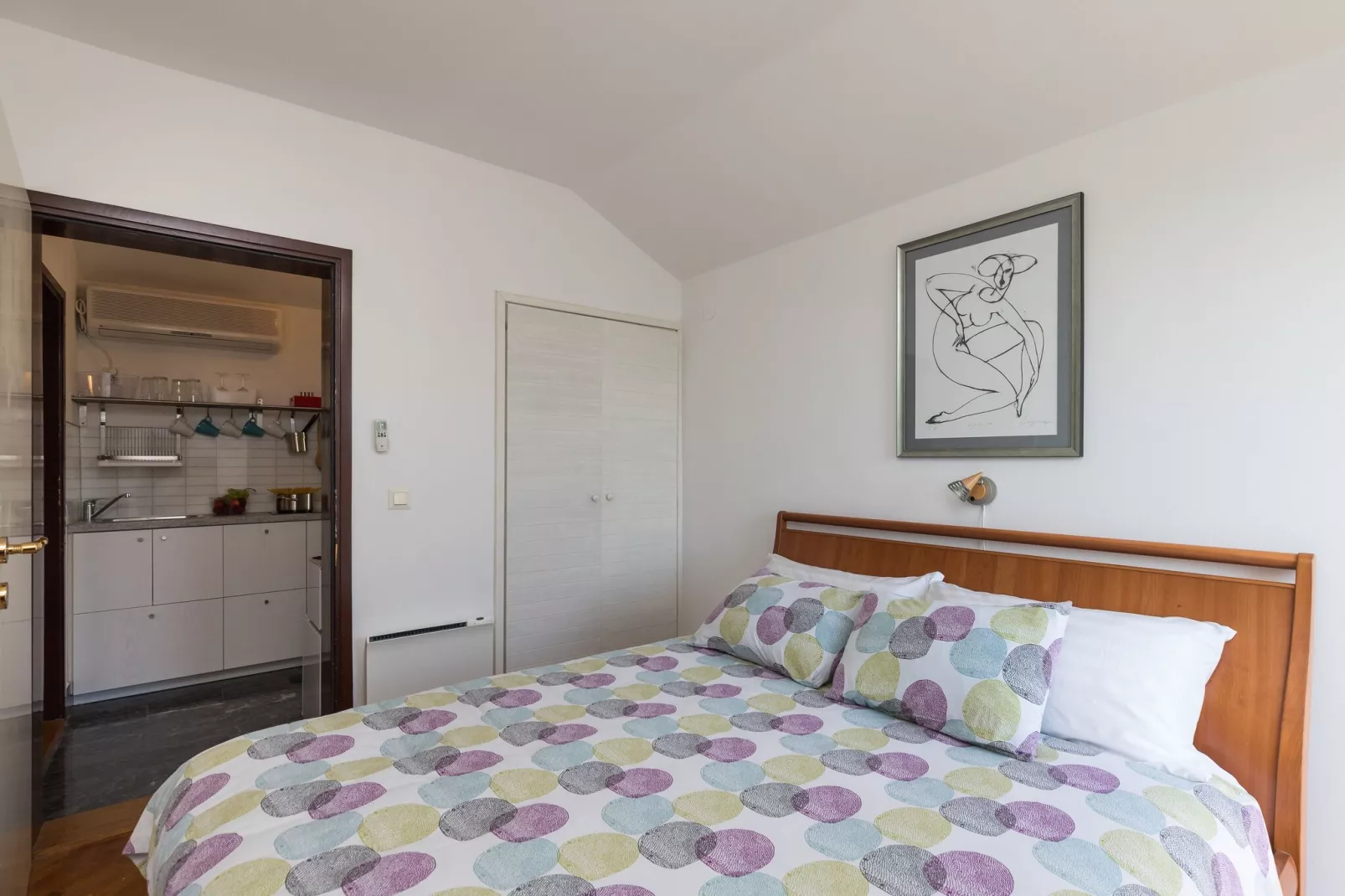 Apartment Dubo - One Bedroom Apartment with Balcony-Bedroom