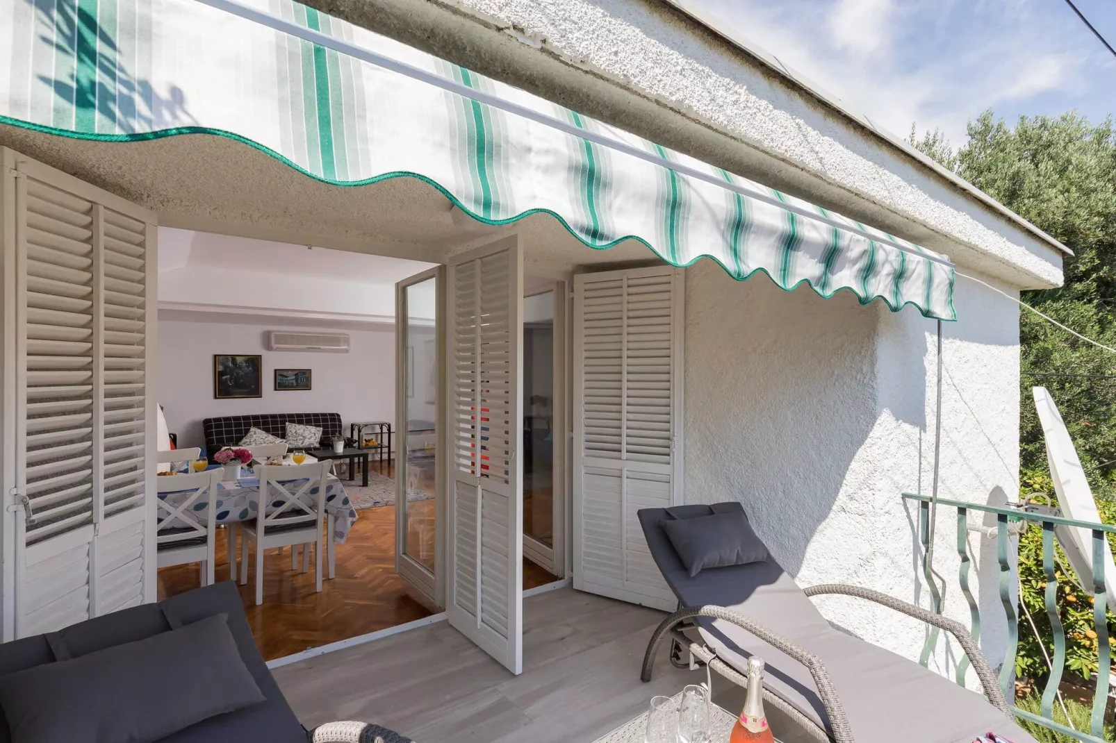 Apartment Dubo - One Bedroom Apartment with Balcony-Terrace
