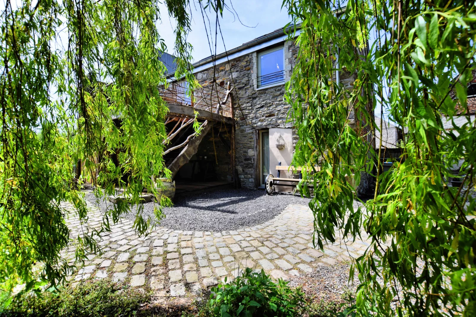 La Merveille-Exterior summer