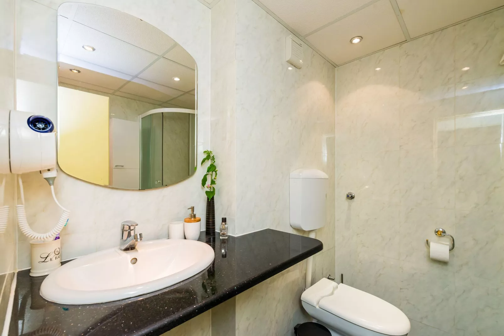 Apartment Reale - One Bedroom Apartment with Balcony and Sea View-Bathroom