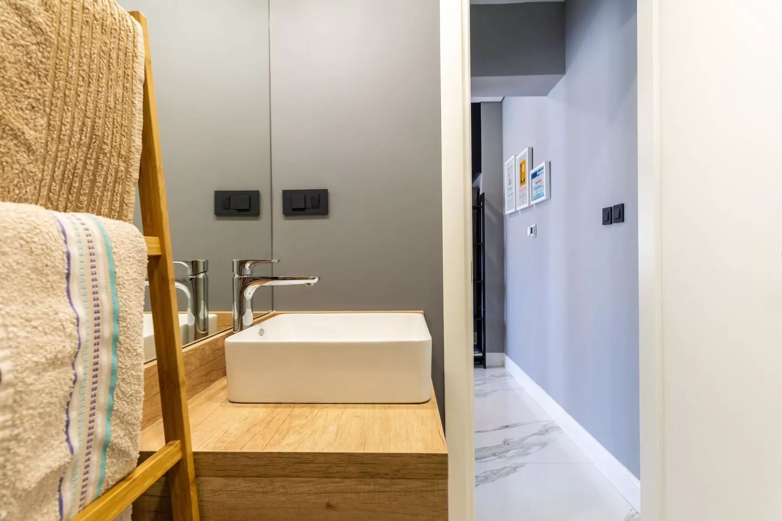 Apartments BoNlux - Deluxe two bedroom Apartment With Terrace-Bathroom