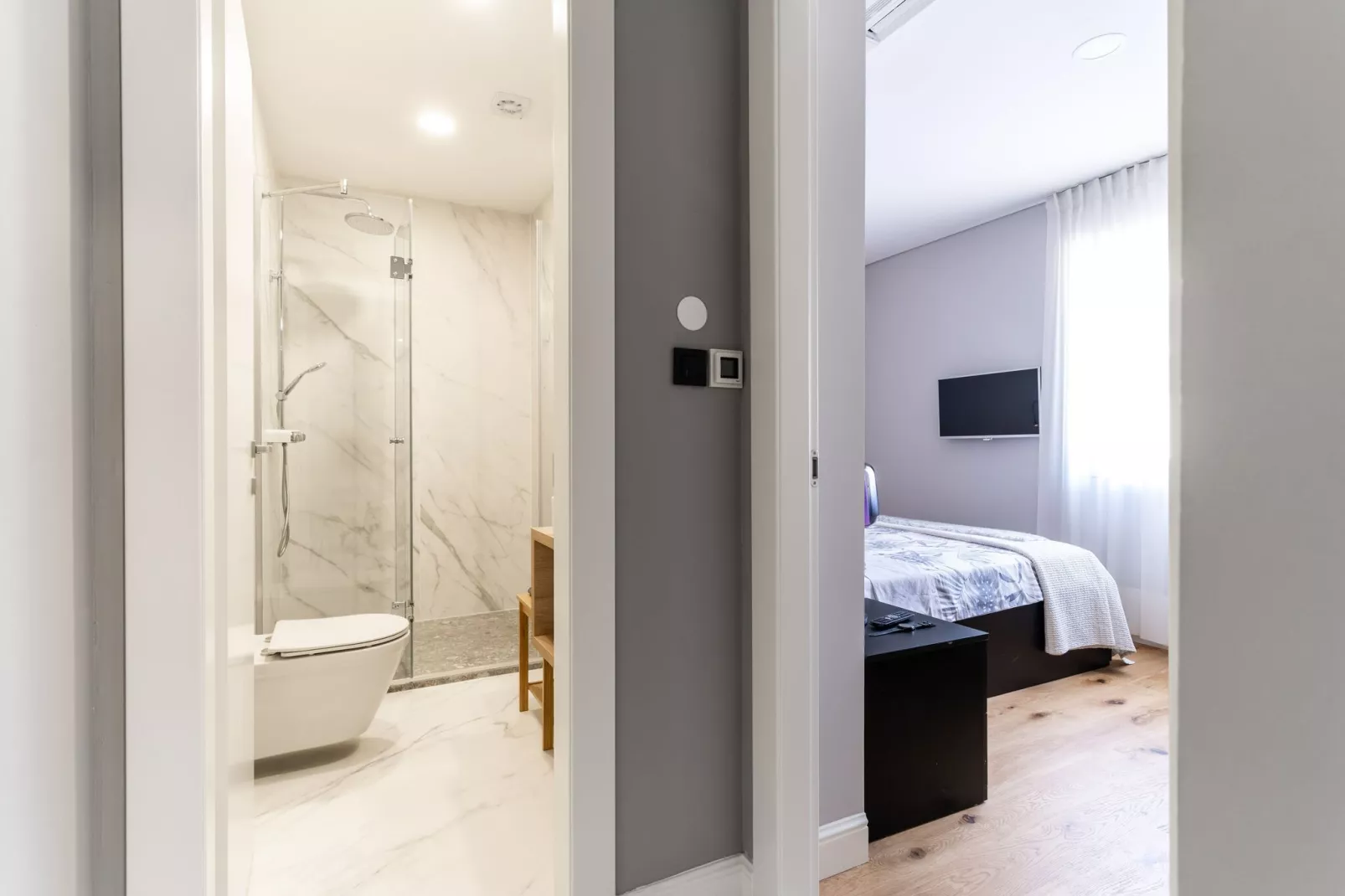 Apartments BoNlux - Deluxe two bedroom Apartment With Terrace-Bathroom