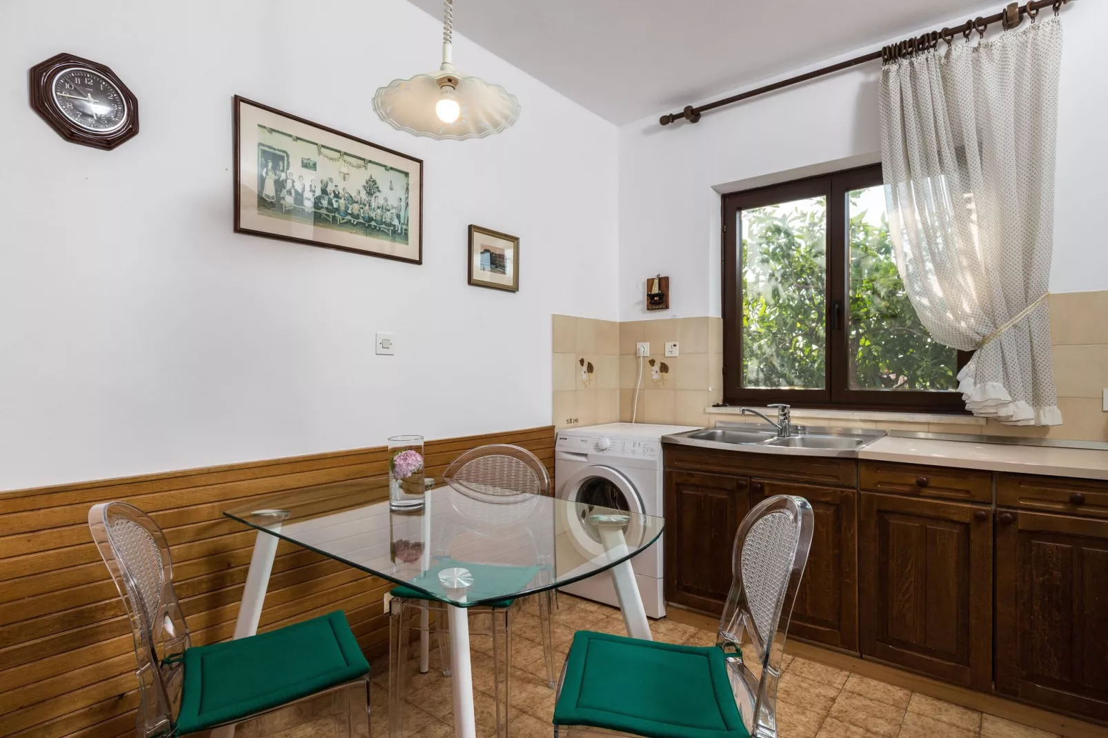 Apartment Vukic - Studio Apartment with Terrace and Garden View-Esszimmer