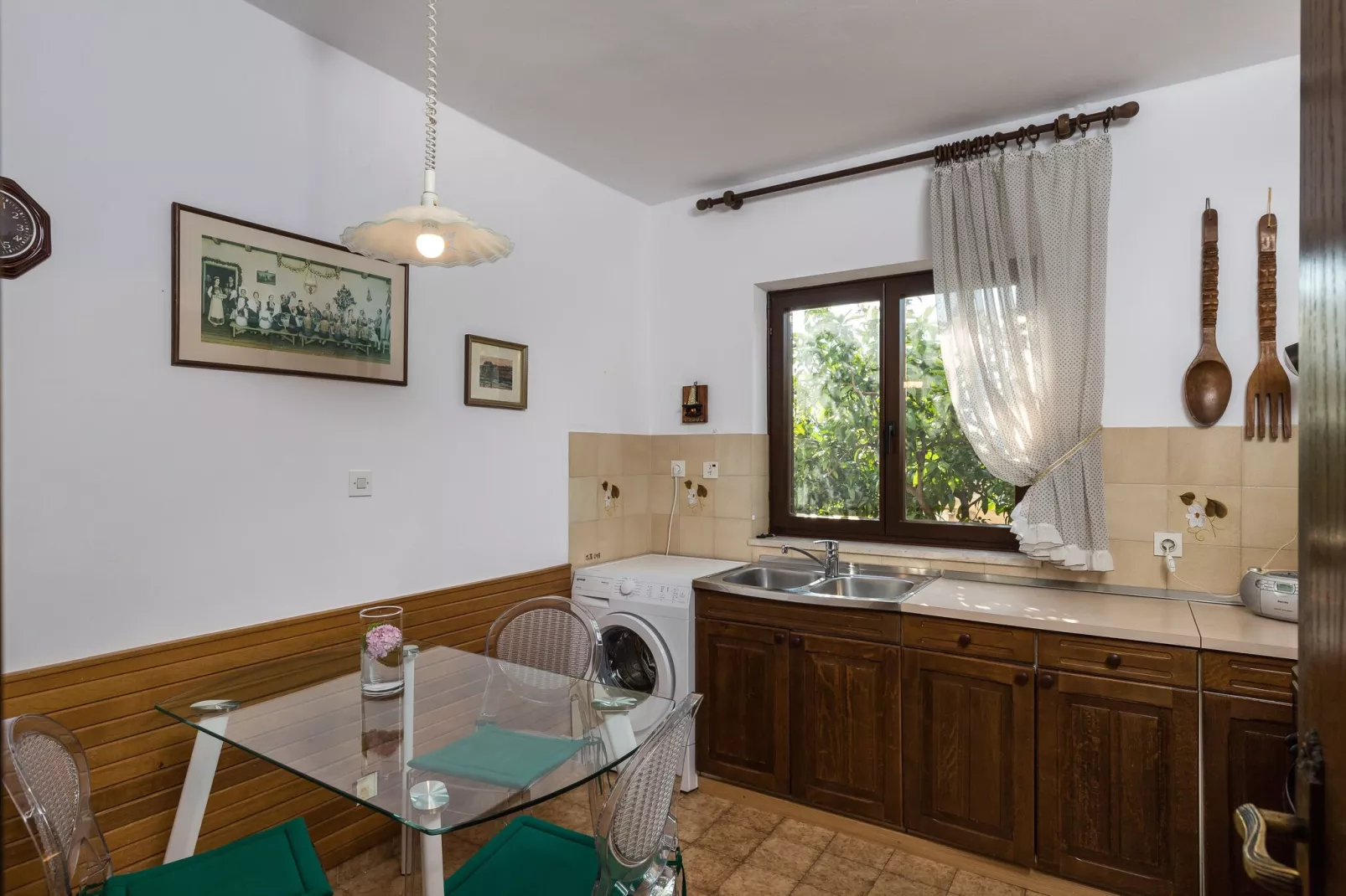 Apartment Vukic - Studio Apartment with Terrace and Garden View-Esszimmer