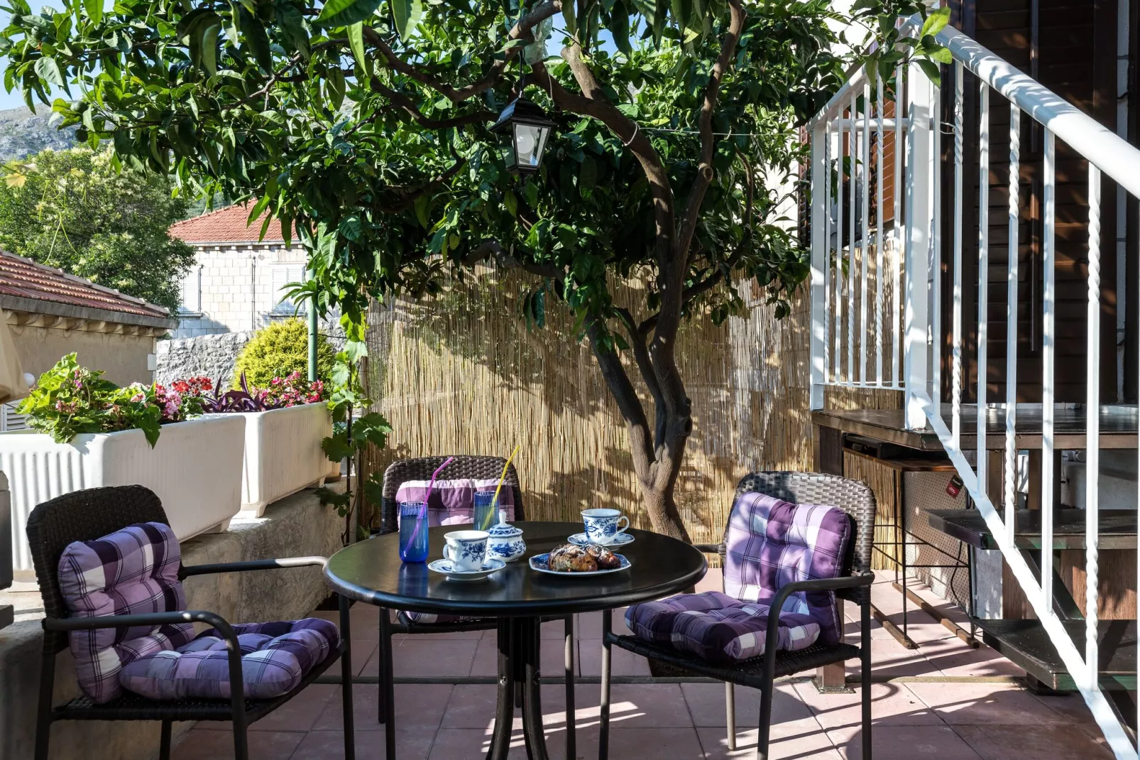 Apartment Vukic - Studio Apartment with Terrace and Garden View-Terrasse
