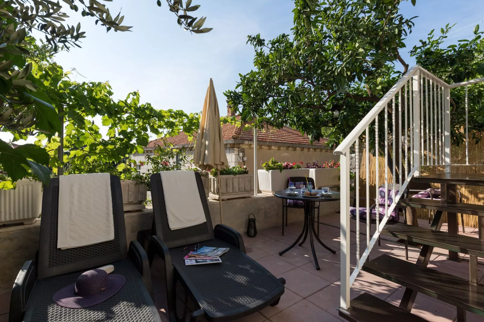 Apartment Vukic - Studio Apartment with Terrace and Garden View-Terrasse