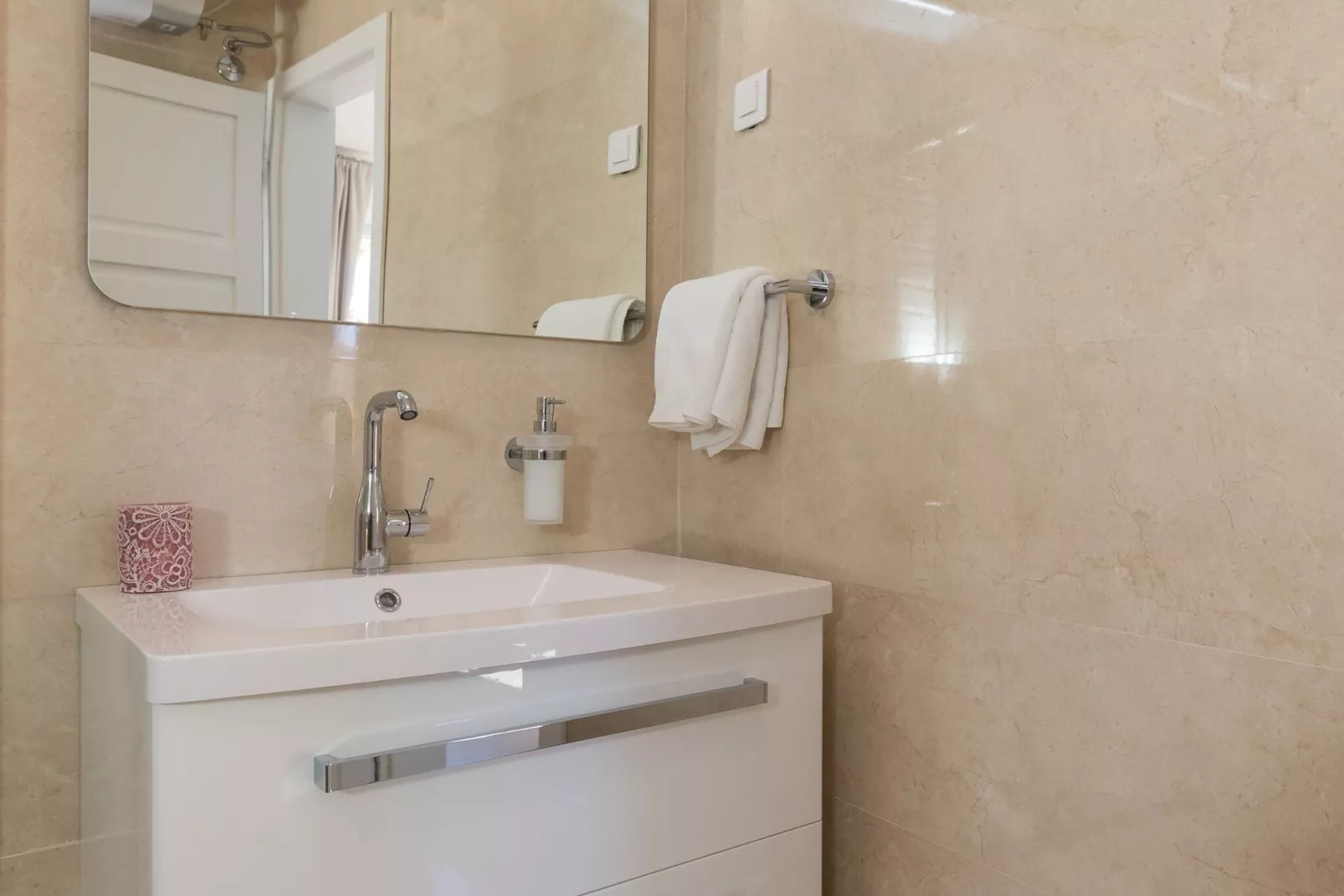 Apartments Urbis - Studio Apartment with City View (Zasebni)-Bathroom