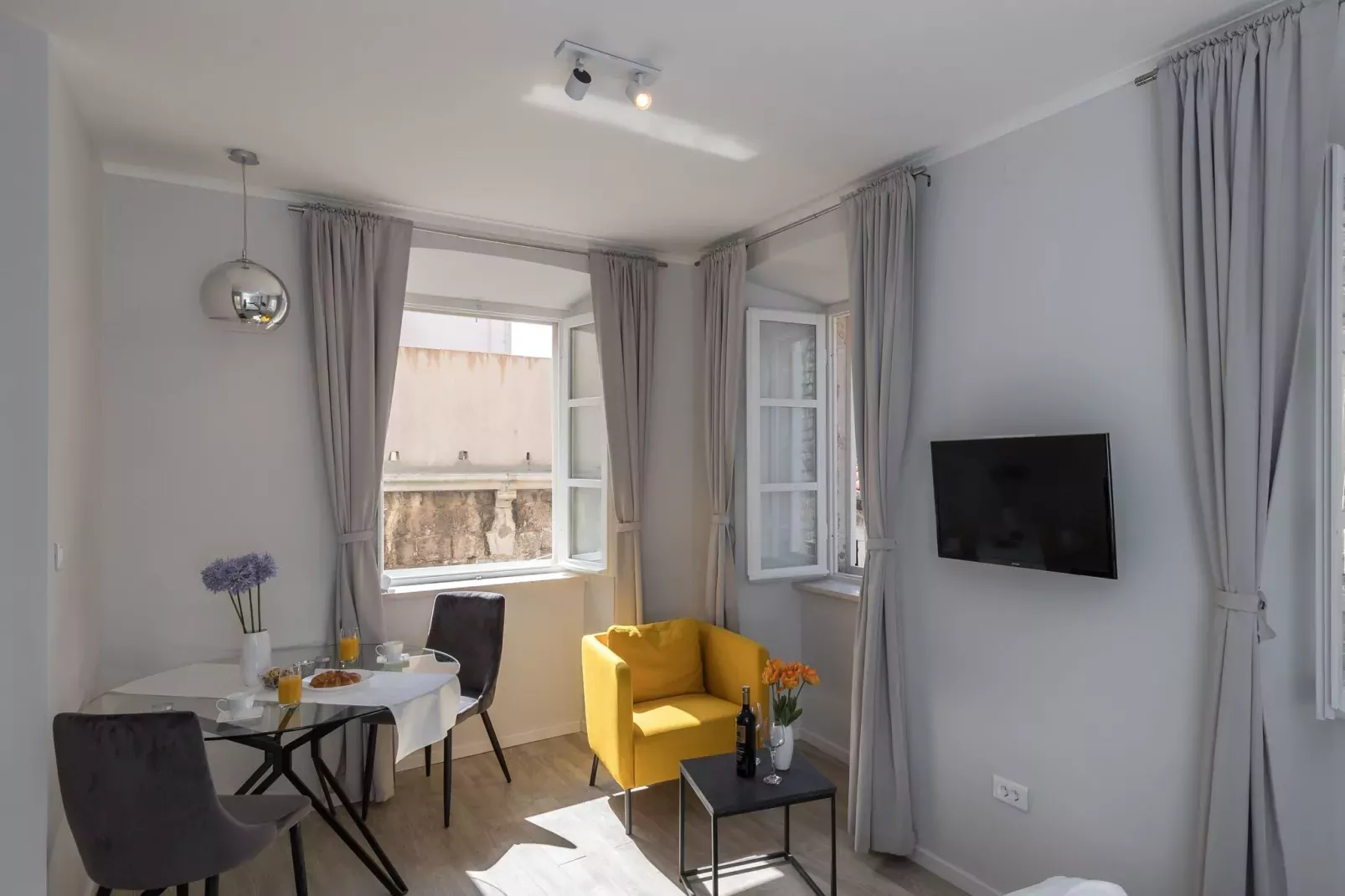 Apartments Urbis - Studio Apartment with City View (Zasebni)-Indoor