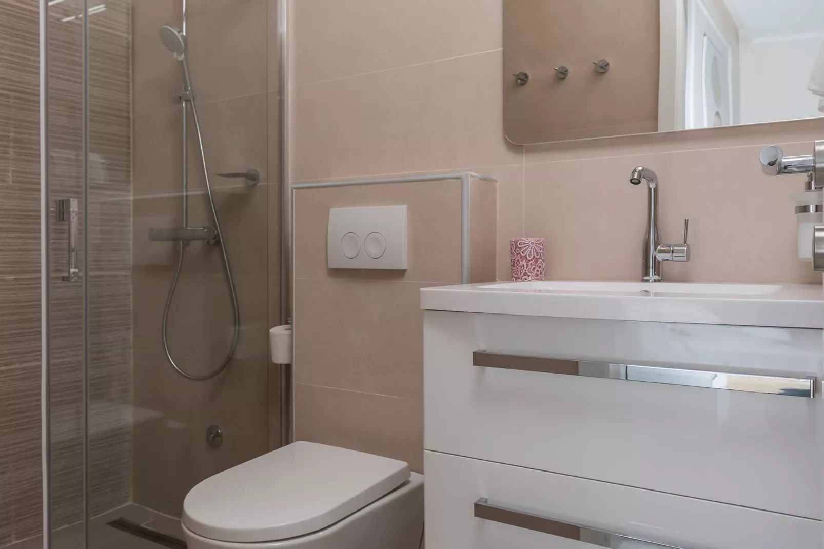 Apartments Urbis - Premium Studio Apartment with City View (Lijevi)-Bathroom