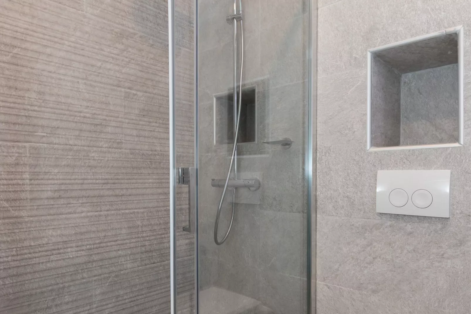 Apartments Urbis - Superior Studio Apartment with City View (Desni)-Bathroom