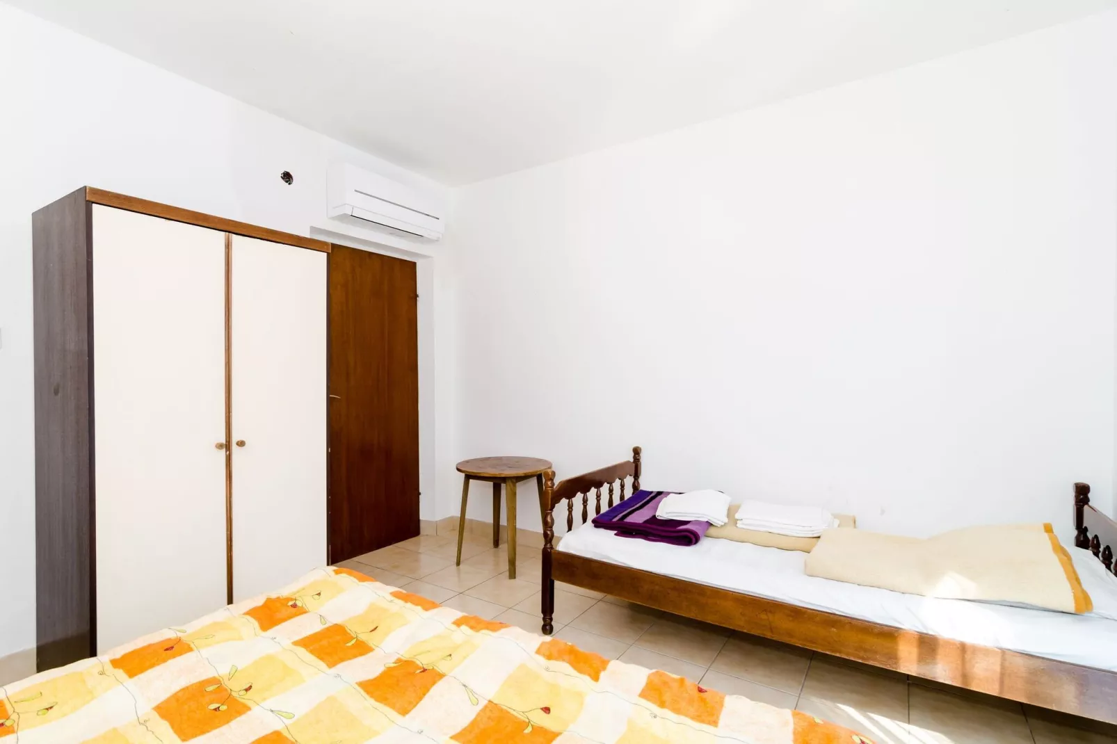 Villa Peragić - Triple Room with Balcony and Private External Bathroom-Bedroom