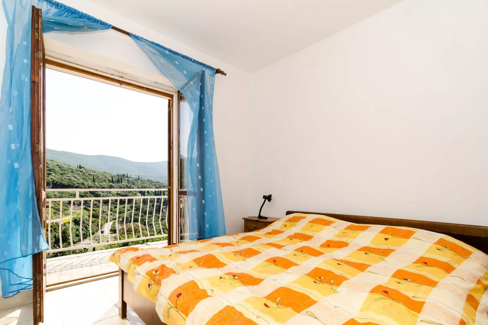 Villa Peragić - Triple Room with Balcony and Private External Bathroom-Bedroom