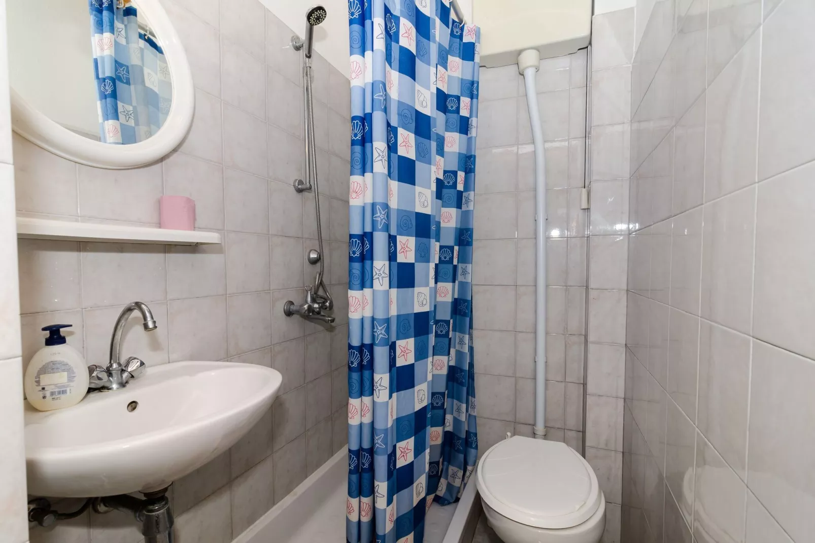 Villa Peragić - Triple Room with Balcony and Private External Bathroom-Bathroom