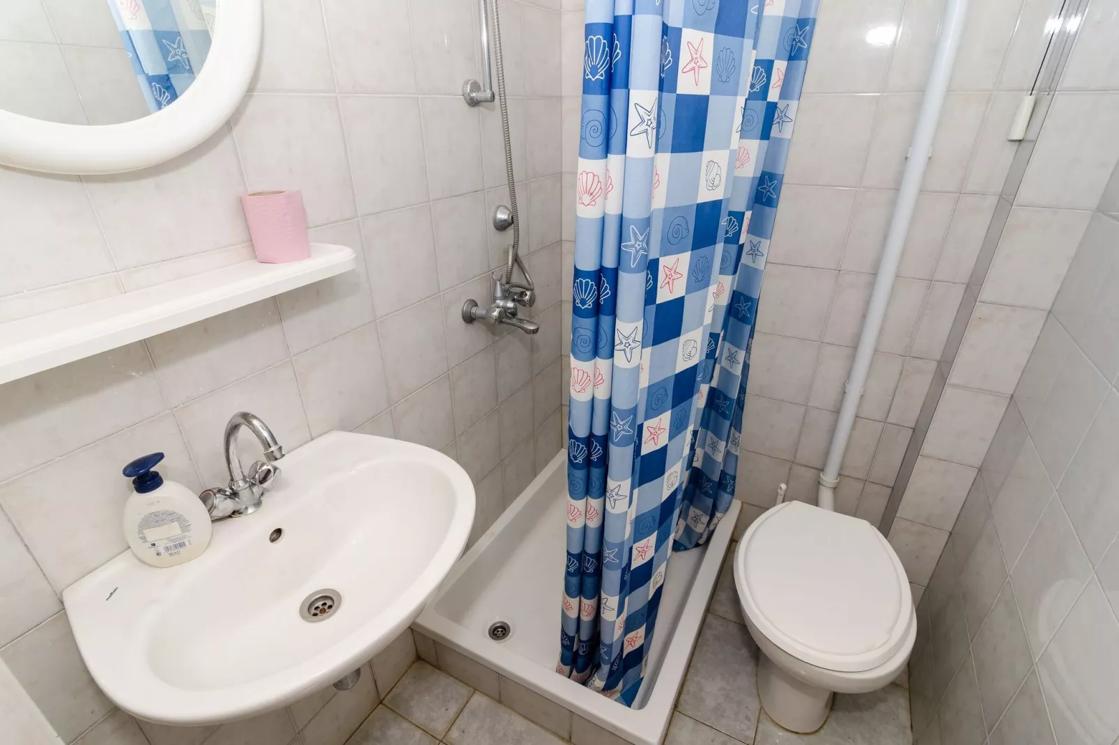 Villa Peragić - Triple Room with Balcony and Private External Bathroom-Bathroom