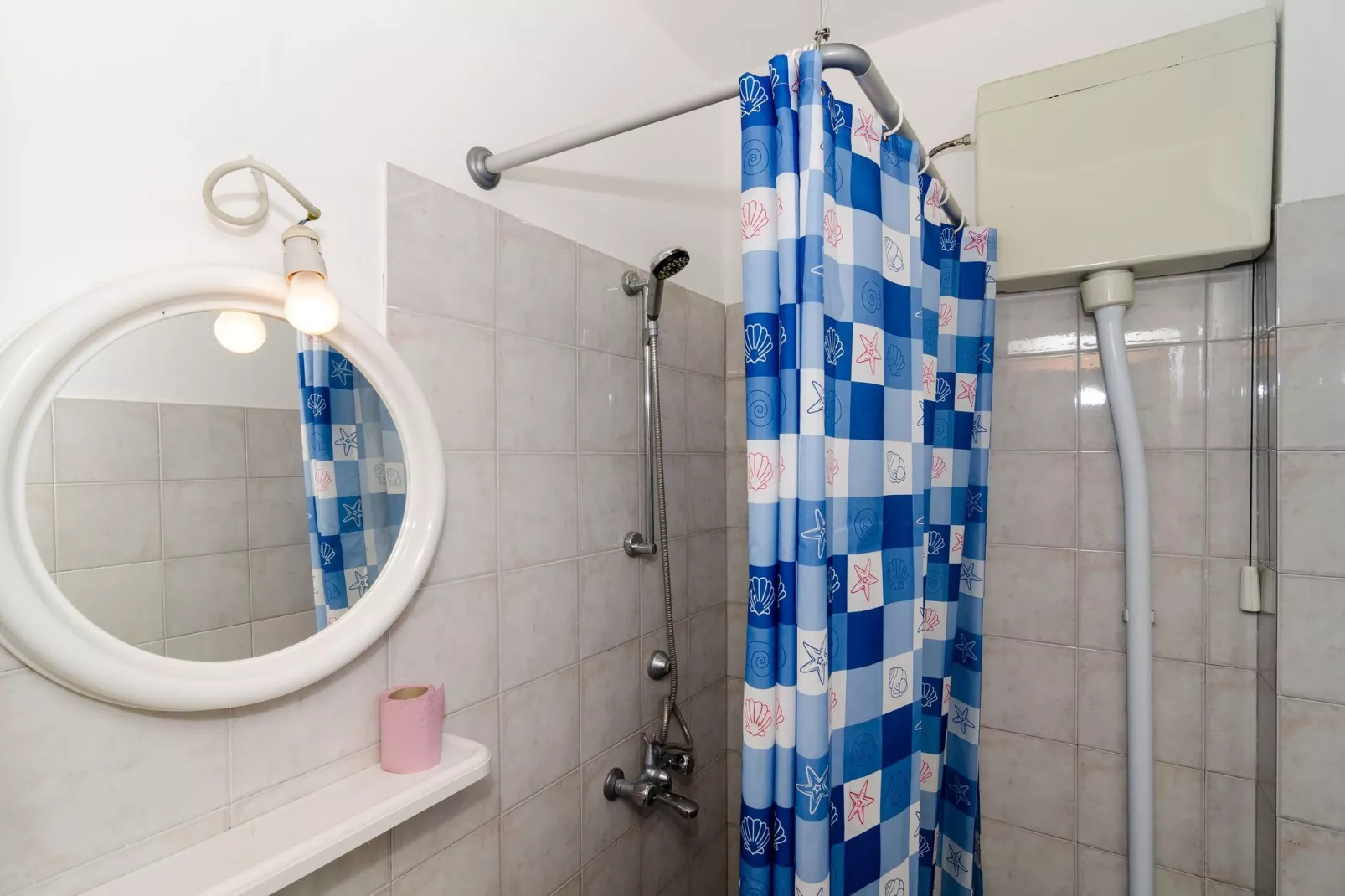 Villa Peragić - Triple Room with Balcony and Private External Bathroom-Bathroom