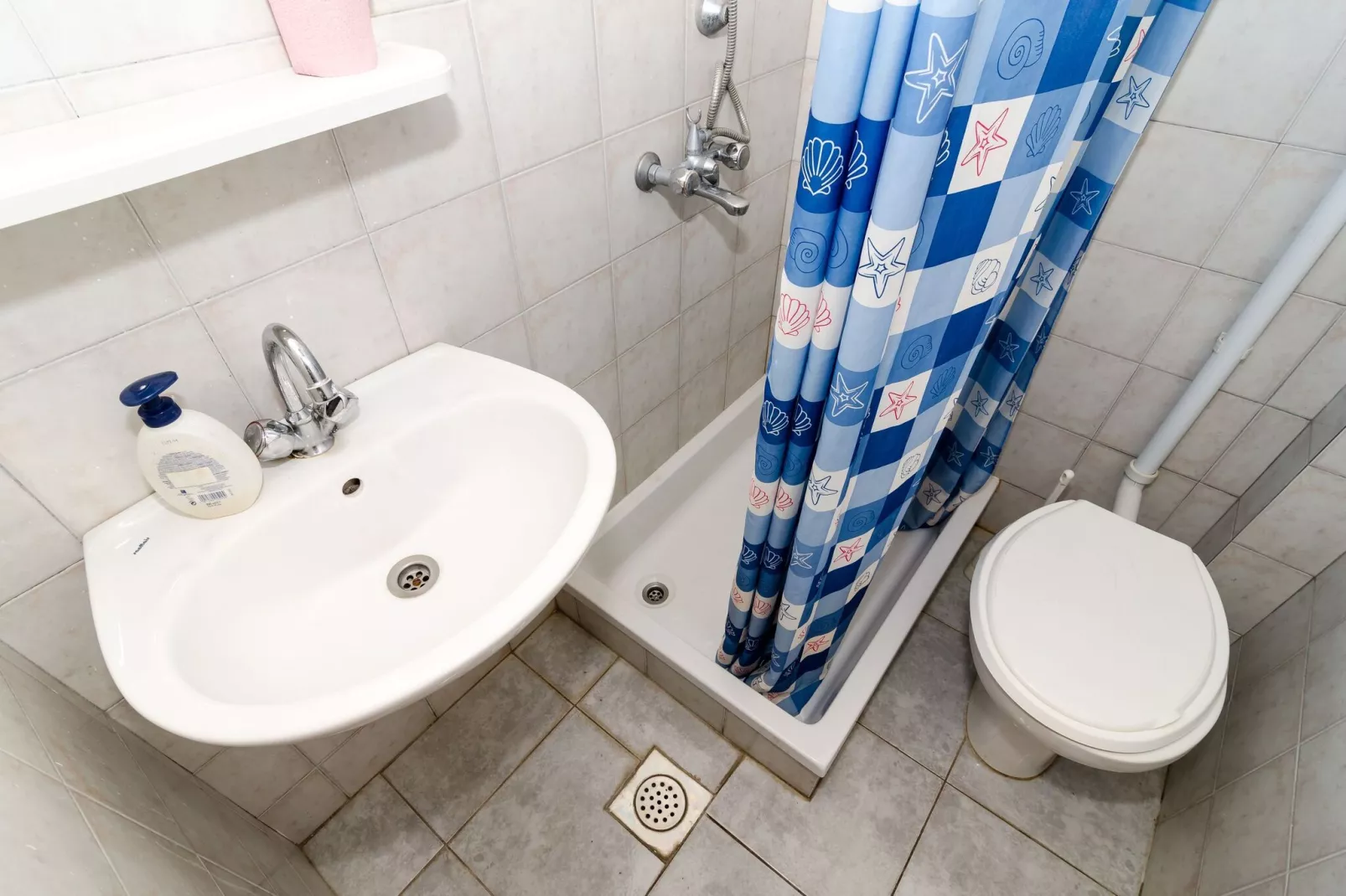 Villa Peragić - Triple Room with Balcony and Private External Bathroom-Bathroom
