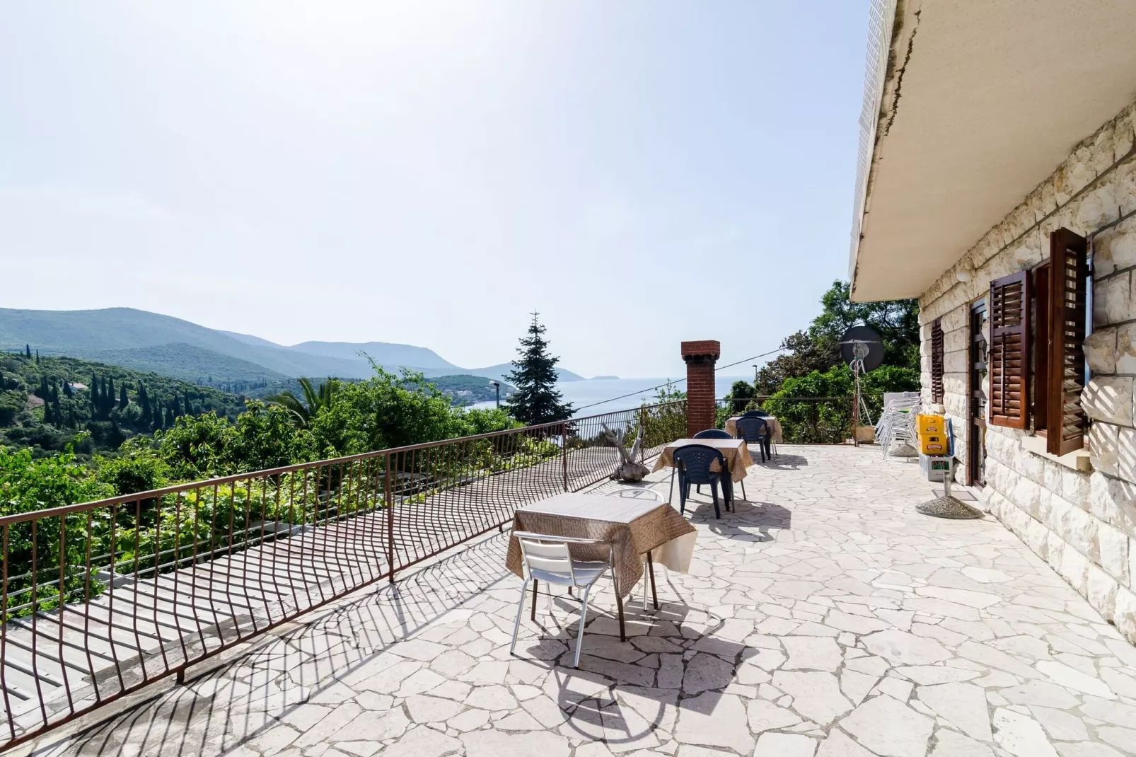 Villa Peragić - Triple Room with Balcony and Private External Bathroom-Terrace balcony