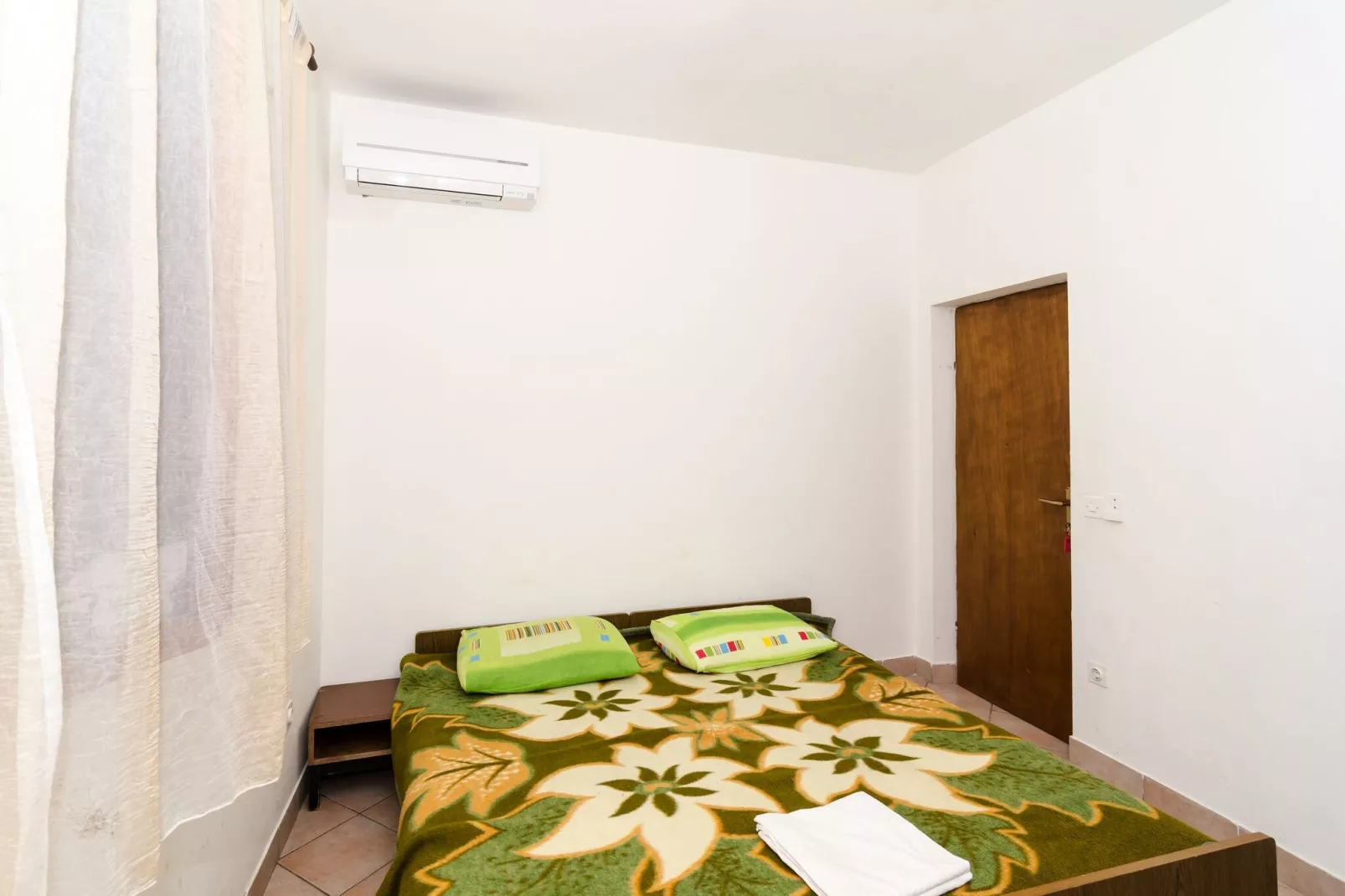 Villa Peragić - Triple Room with Balcony-Bedroom