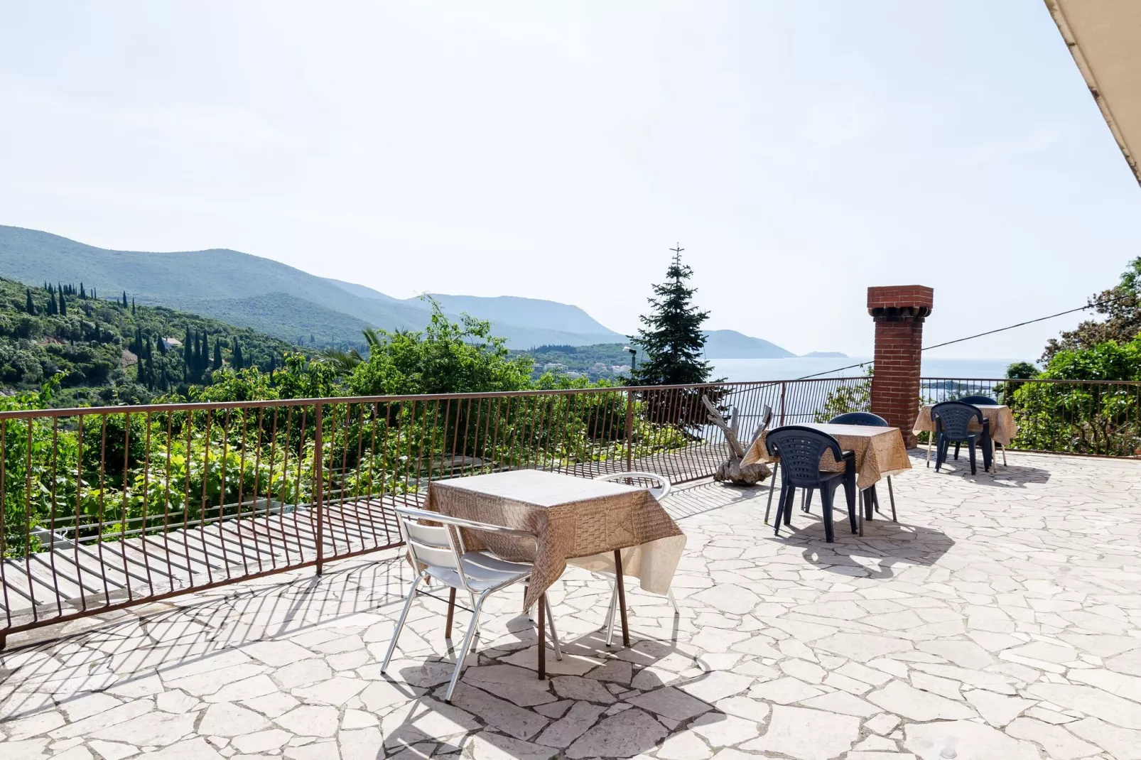 Villa Peragić - Triple Room with Balcony-Terrace balcony