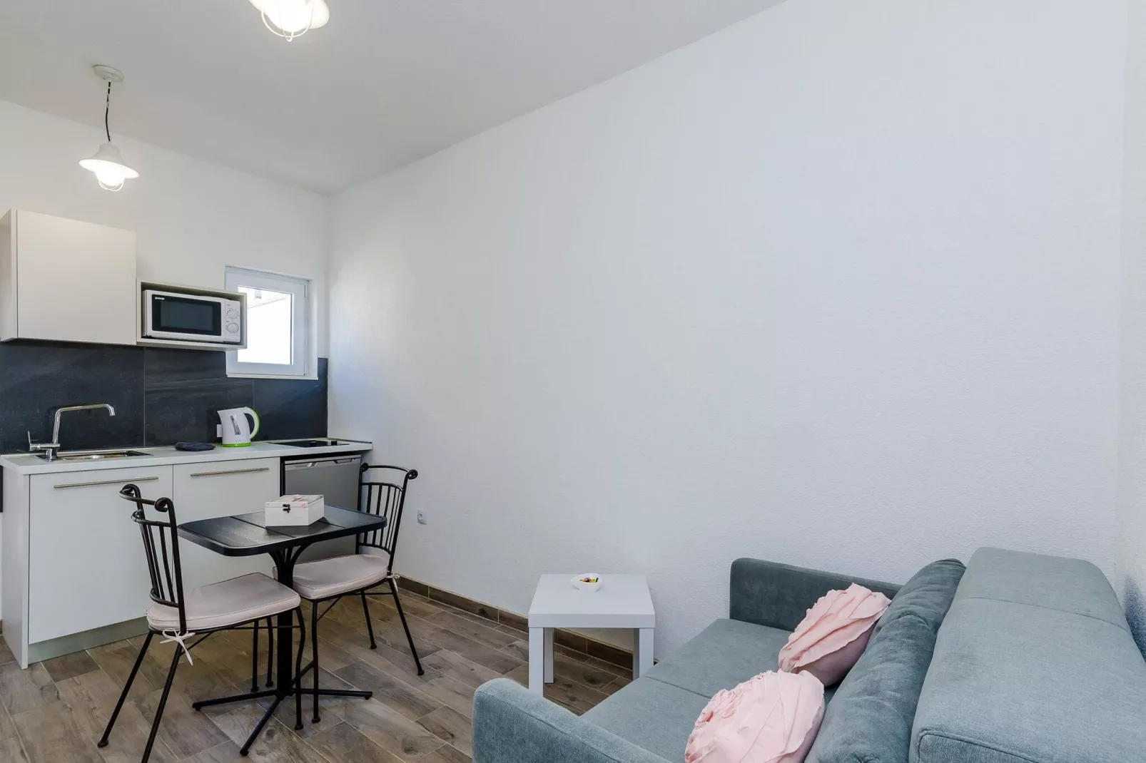 Apartments Life - Two Bedroom Apartment with Balcony and Sea View-Wohnzimmer