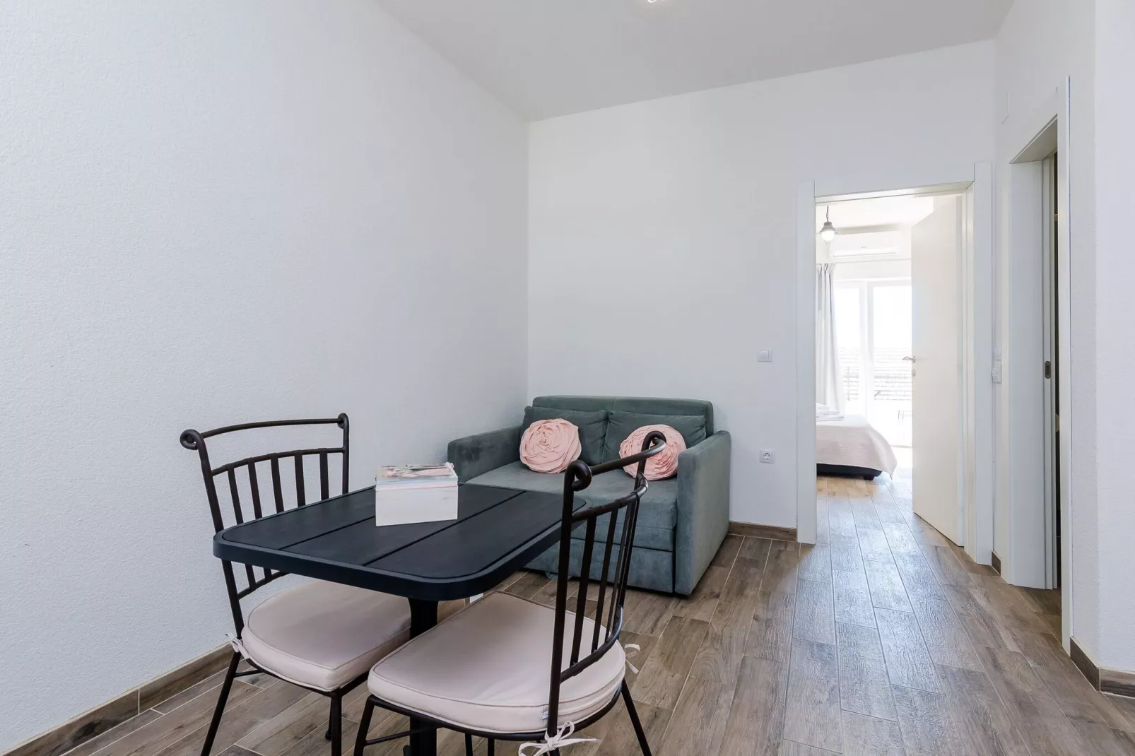 Apartments Life - Two Bedroom Apartment with Balcony and Sea View-Wohnzimmer
