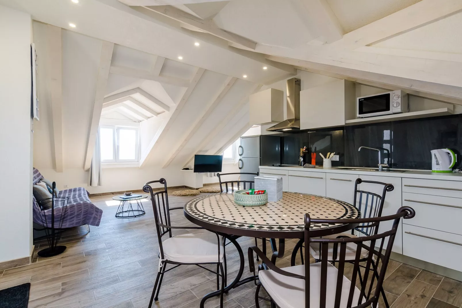 Apartments Life - Two Bedroom Apartment with Balcony and Sea View-Esszimmer