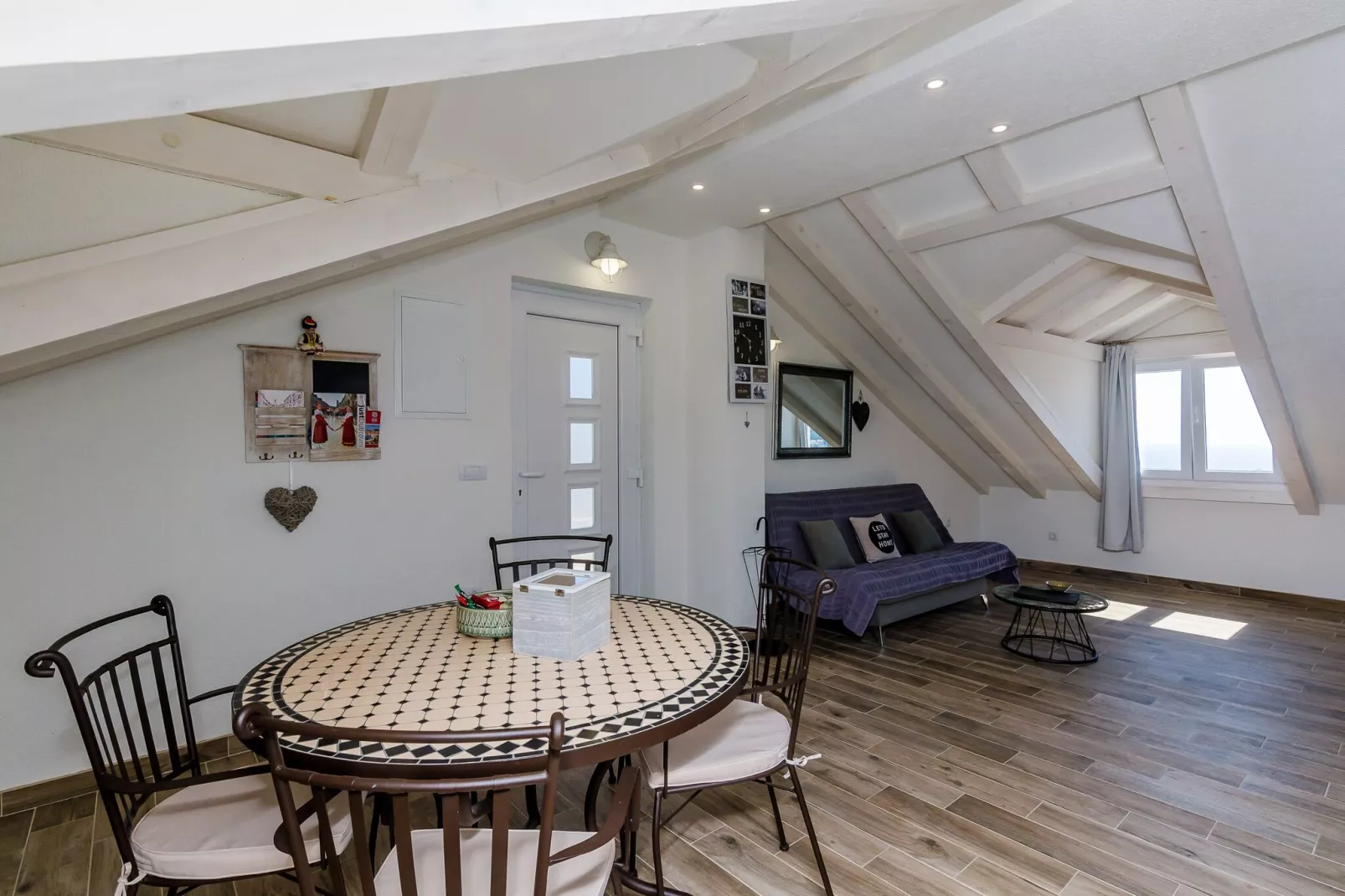 Apartments Life - Two Bedroom Apartment with Balcony and Sea View-Esszimmer