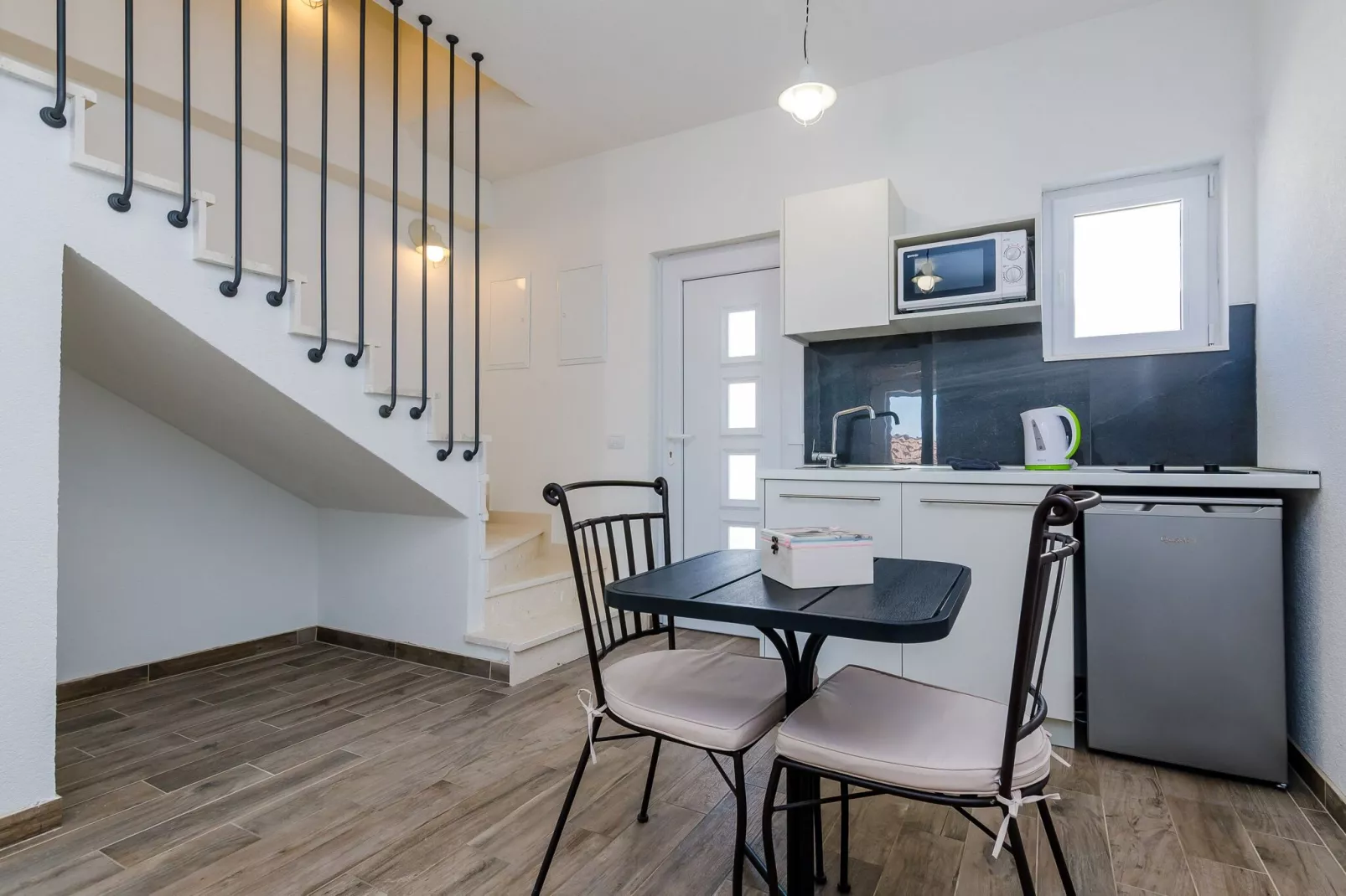 Apartments Life - Two Bedroom Apartment with Balcony and Sea View-Küche
