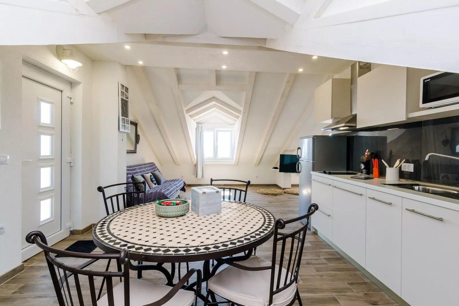 Apartments Life - Two Bedroom Apartment with Balcony and Sea View-Küche