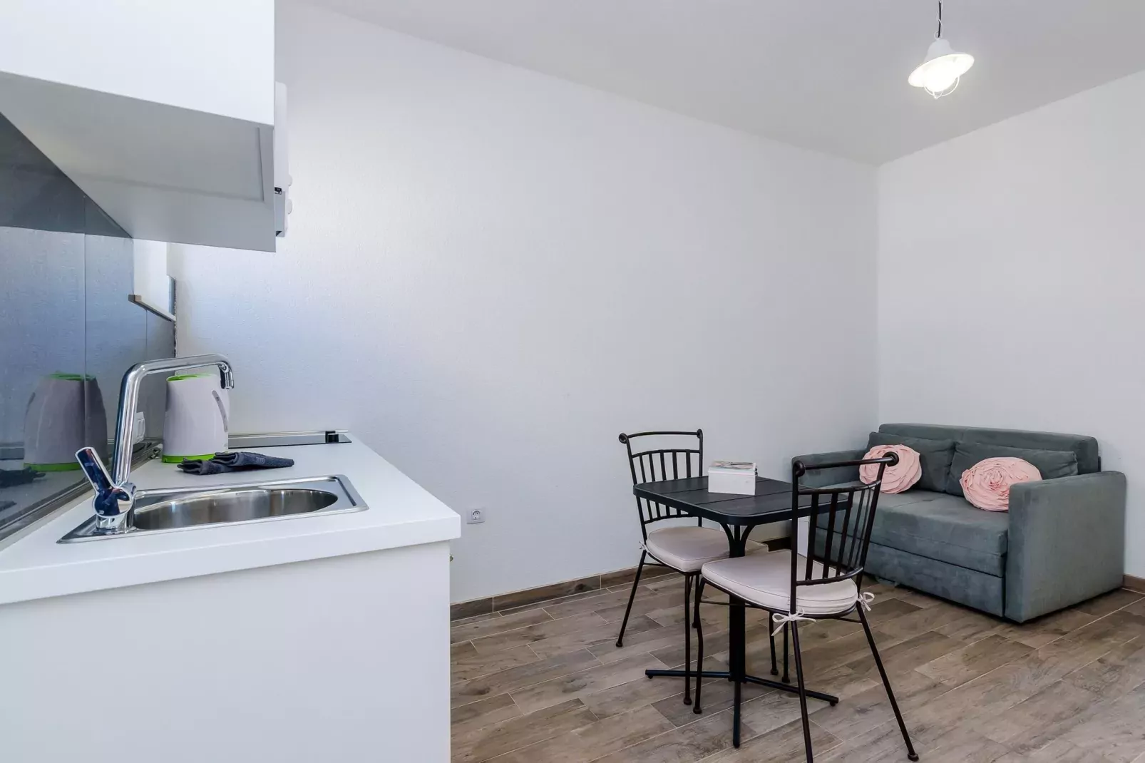 Apartments Life - Two Bedroom Apartment with Balcony and Sea View-Küche