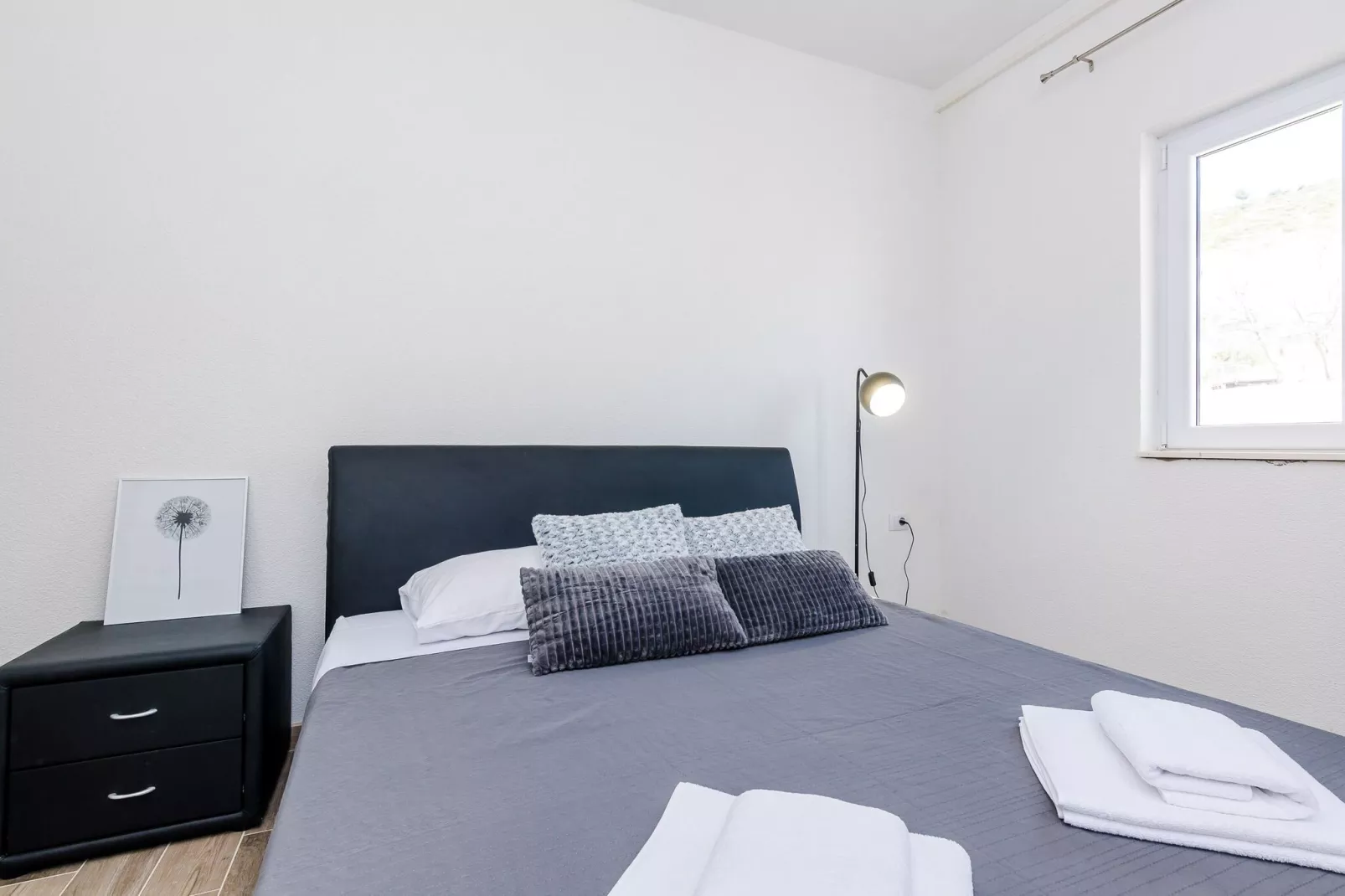 Apartments Life - One Bedroom Apartment with Balcony and Sea View-Bedroom