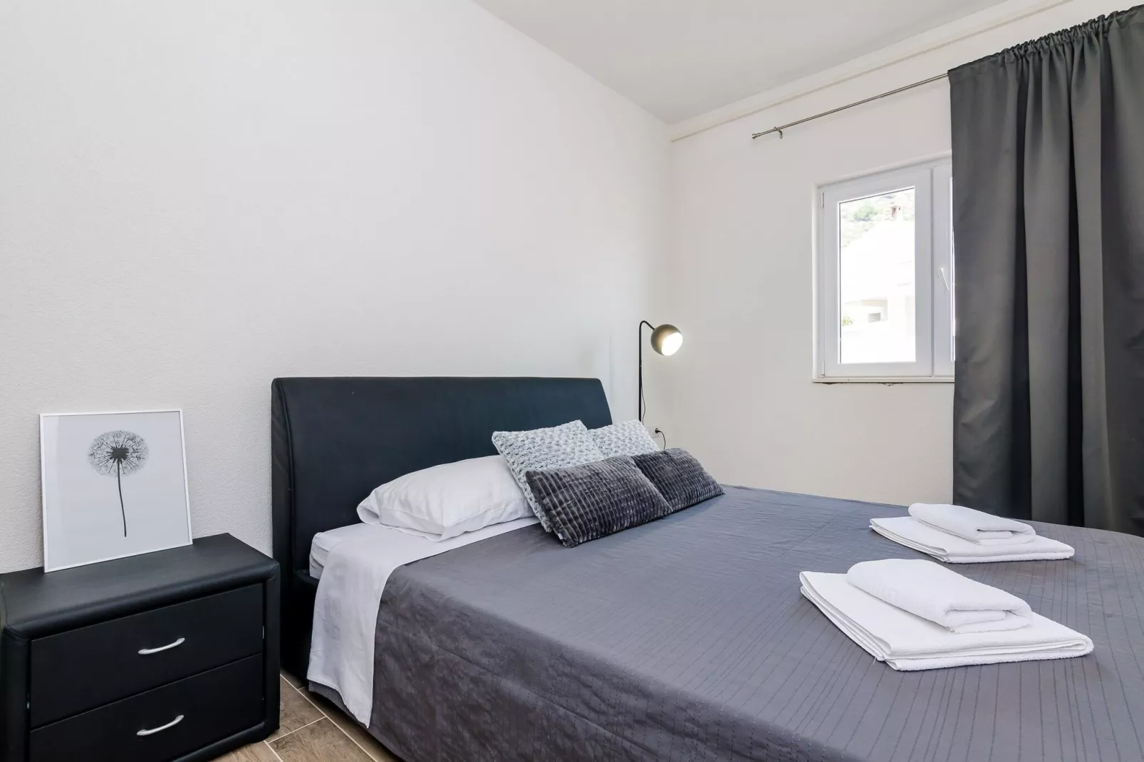 Apartments Life - One Bedroom Apartment with Balcony and Sea View-Bedroom