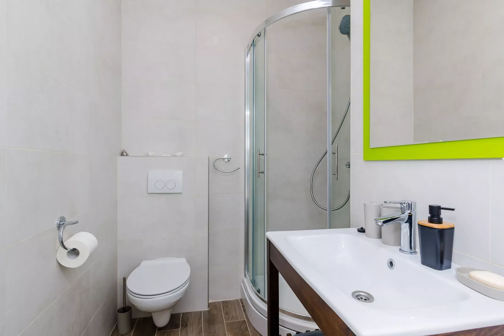 Apartments Life - One Bedroom Apartment with Balcony and Sea View-Bathroom
