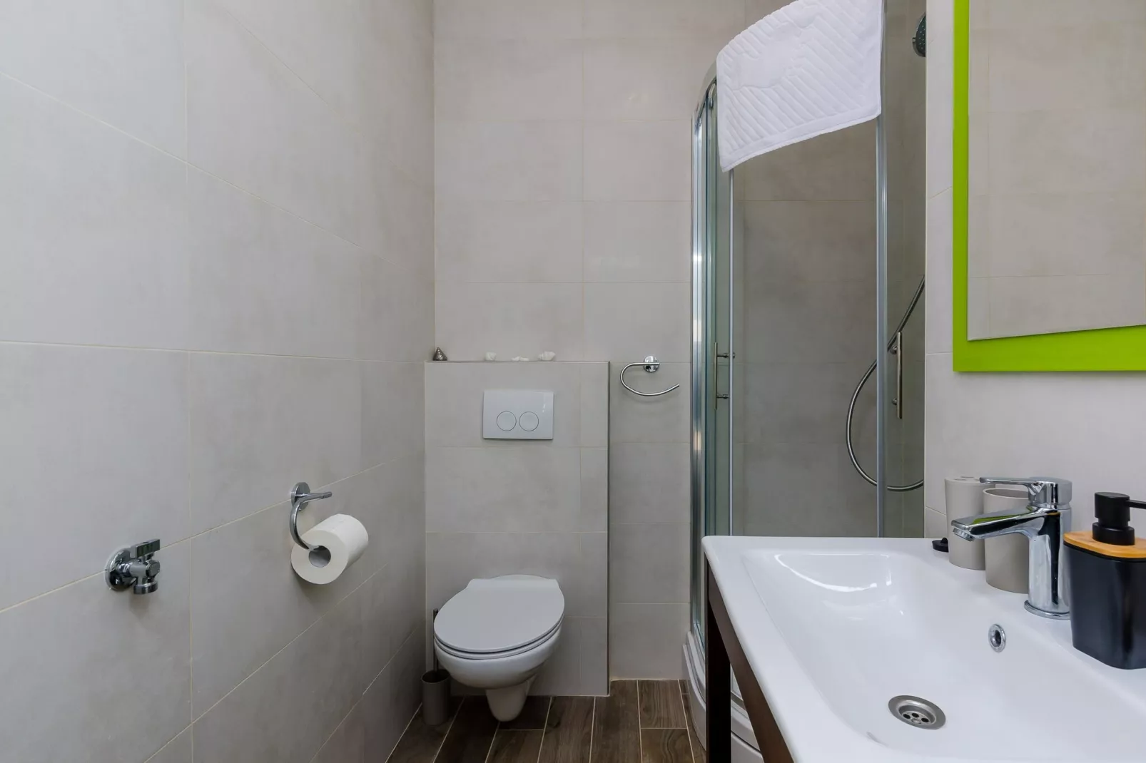 Apartments Life - One Bedroom Apartment with Balcony and Sea View-Bathroom