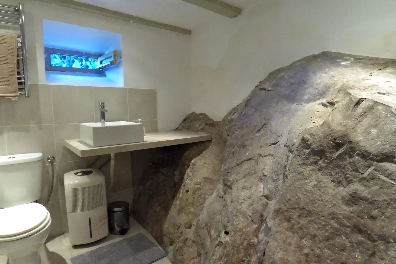 Villa Skylight - Two Bedroom Villa & Studio with Private Swimming Pool, Garden and Sea View-Bathroom