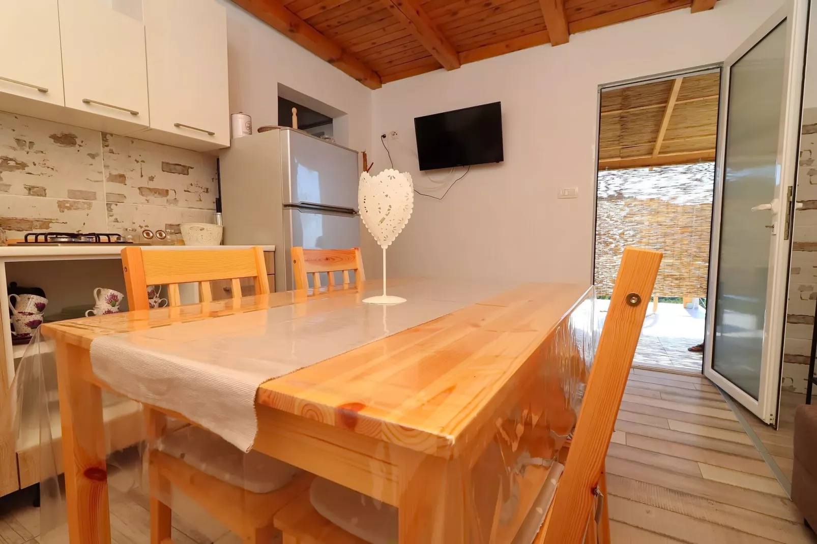 Greenside Cottage Lumi-Two Bedroom Holiday Home with Terrace and Sea view-Salle à manger