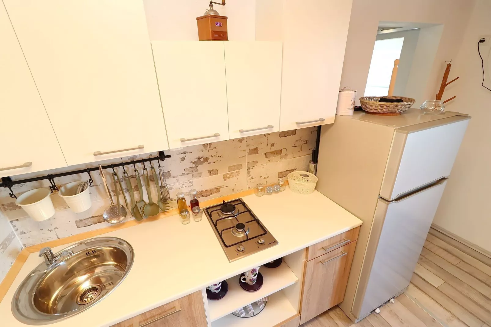 Greenside Cottage Lumi-Two Bedroom Holiday Home with Terrace and Sea view-Cuisine
