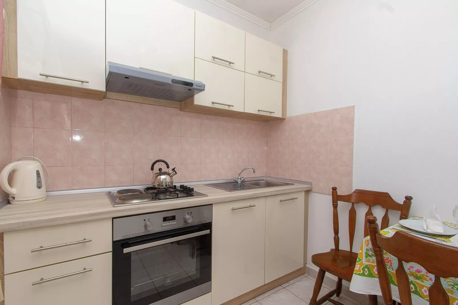 House Green Side Sunset- Four Bedroom House with Pool and Sea View-Küche