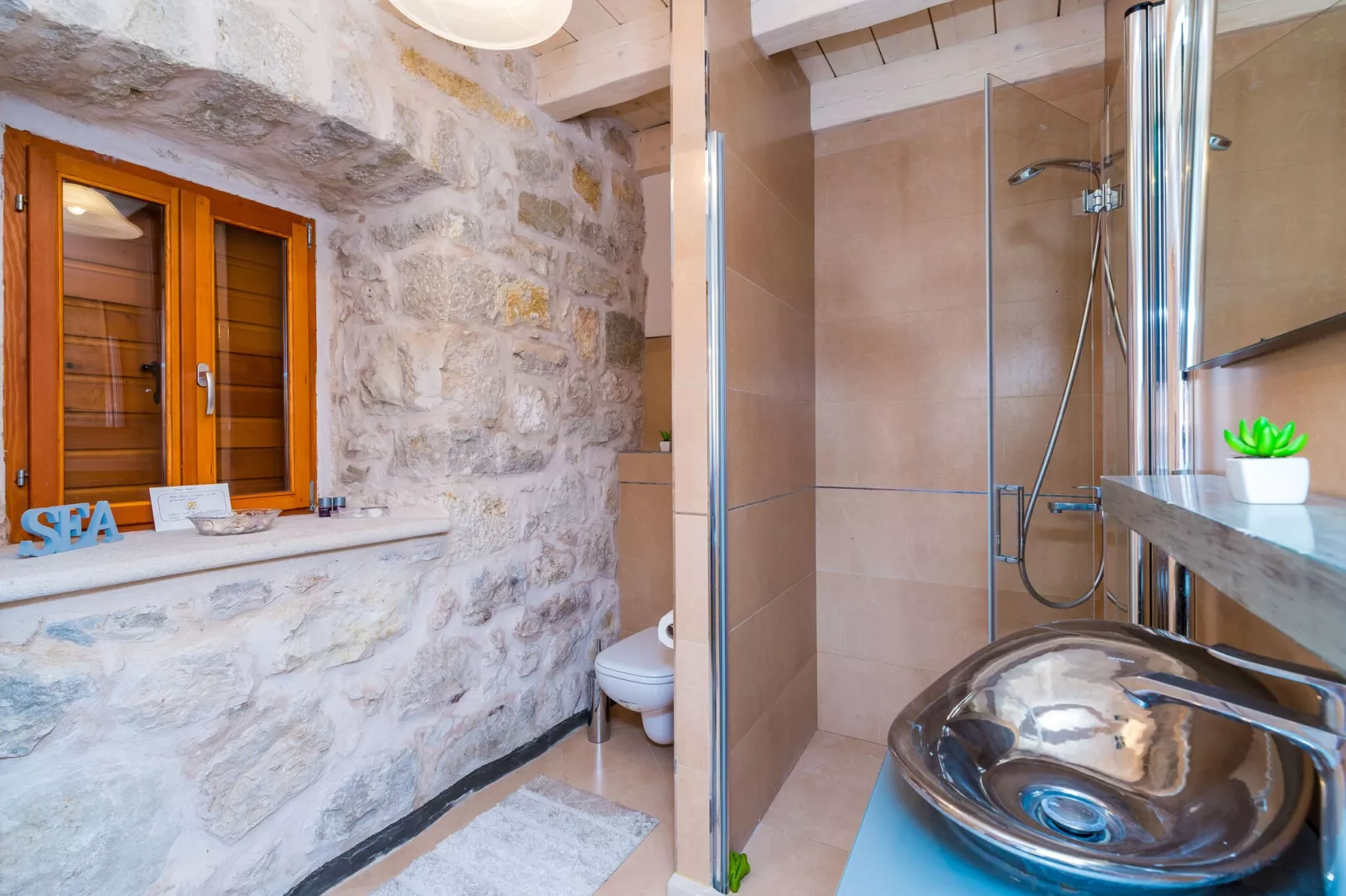 Villa Kanada - Two-Bedroom House with Terrace and Sea View-Bathroom