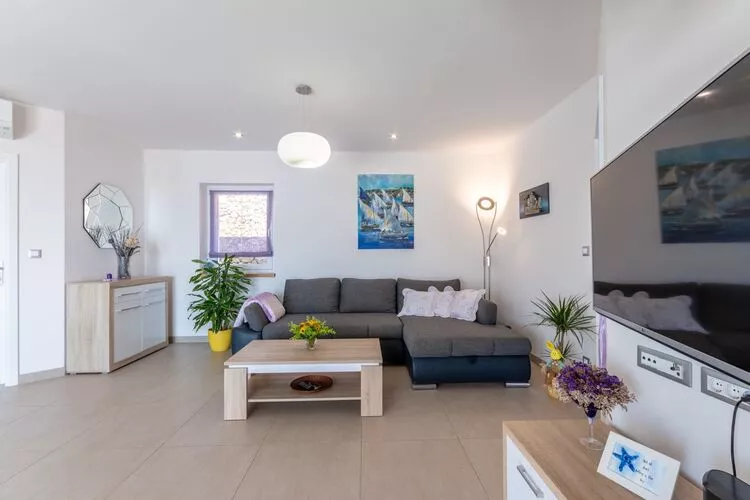 Villa Blue Sky - Three Bedroom Villa with Pool-Salon