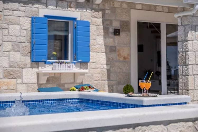 Villa Blue Sky - Three Bedroom Villa with Pool-Piscine