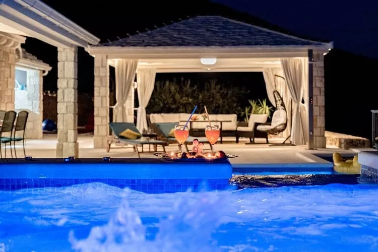 Villa Blue Sky - Three Bedroom Villa with Pool-Piscine