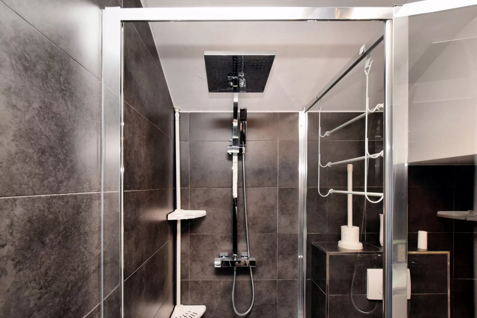Les Genets-Bathroom